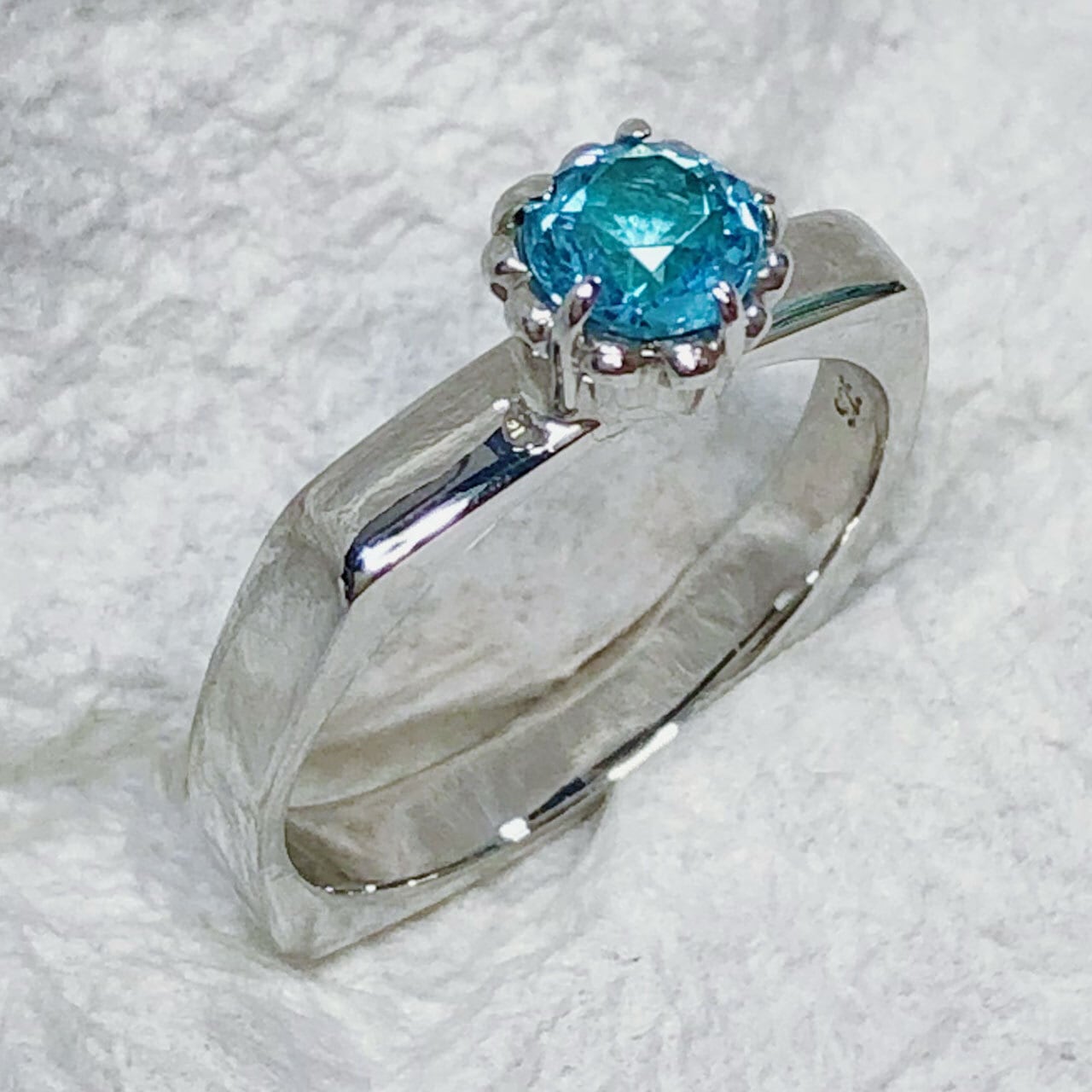 刀鏢ピンブローチ（SVK18Rh） | 創作ジュエリー工房 SILVER ART KAORI