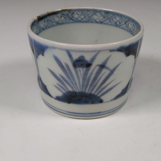 outlet】訳アリ 古伊万里 枠絵花菖蒲文 染付 蕎麦猪口 そば猪口 見込み