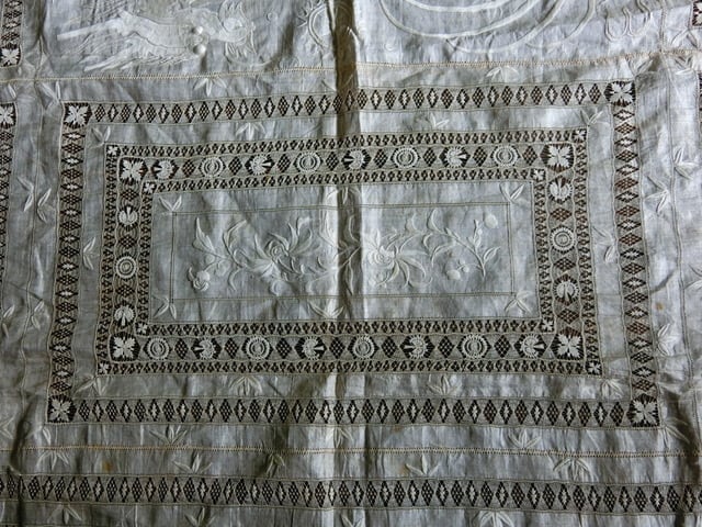 汕頭（スワトウ）龍 テーブルクロス 大判 | Velvet Knot