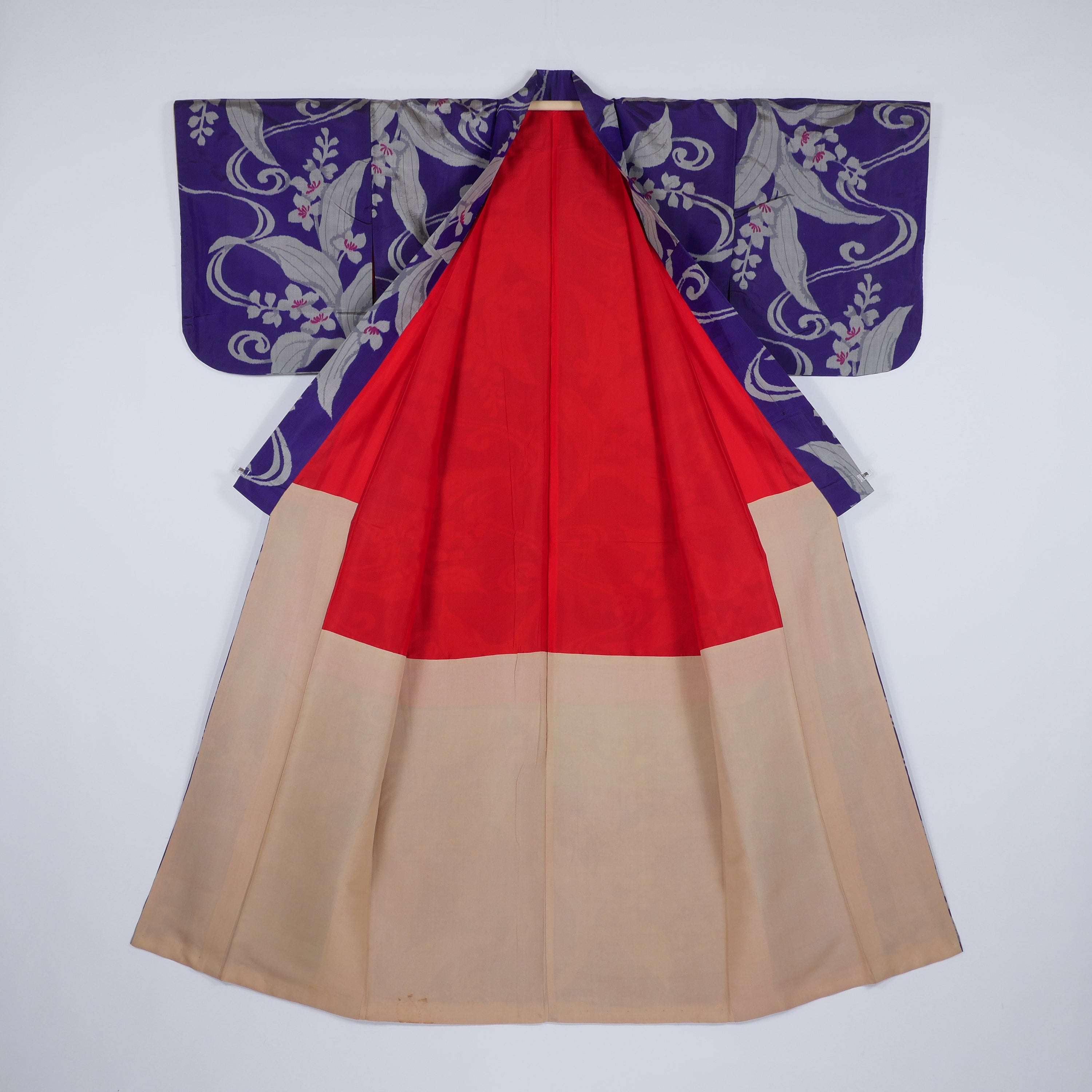 正絹 蘭模様 秩父銘仙着物 | Vintage purple meisen kimono with a