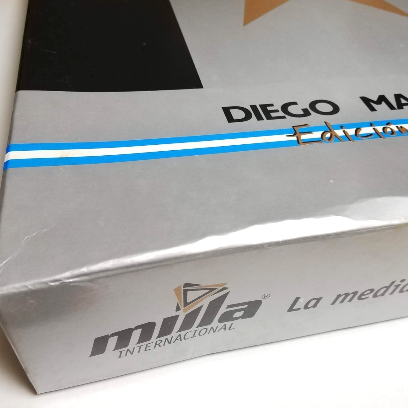 直筆サイン入り ディエゴ・マラドーナ Milla 3000枚限定 特別