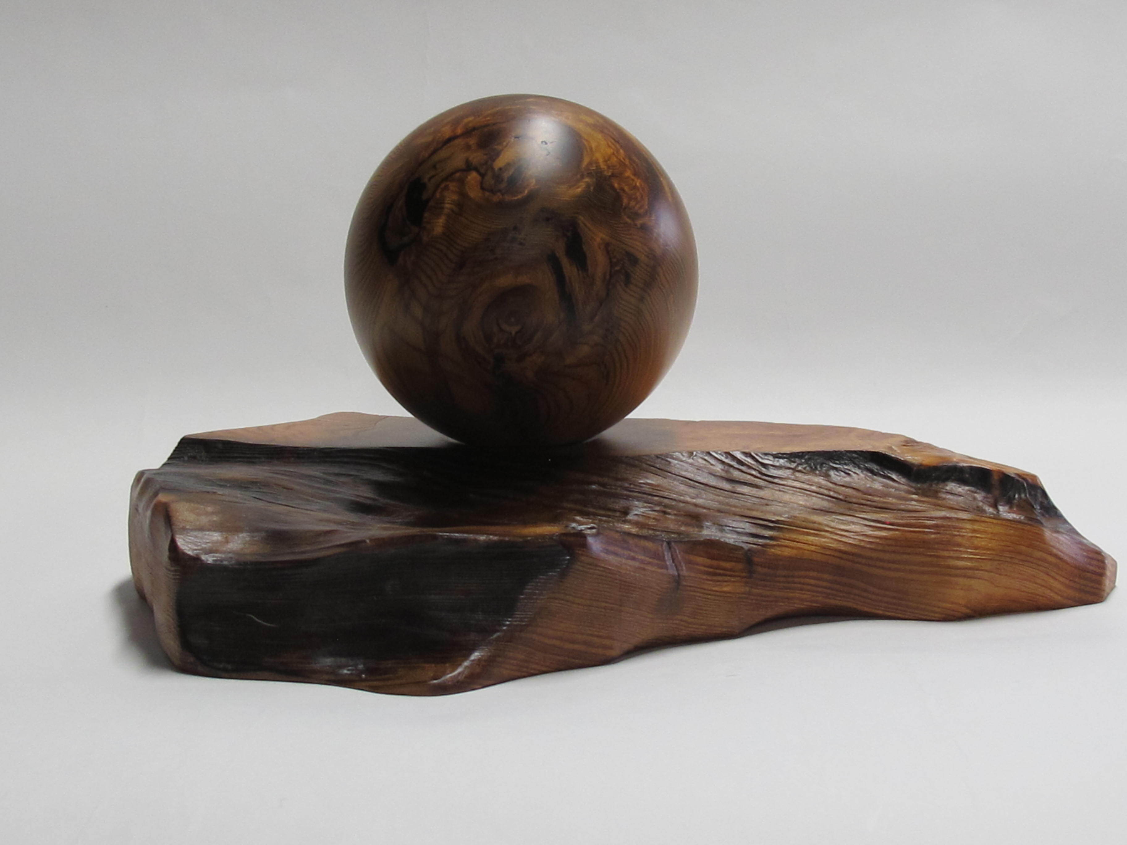 現代の名工作 屋久杉長寿玉（台座付き）限定一点モノ | 世界に一つだけ