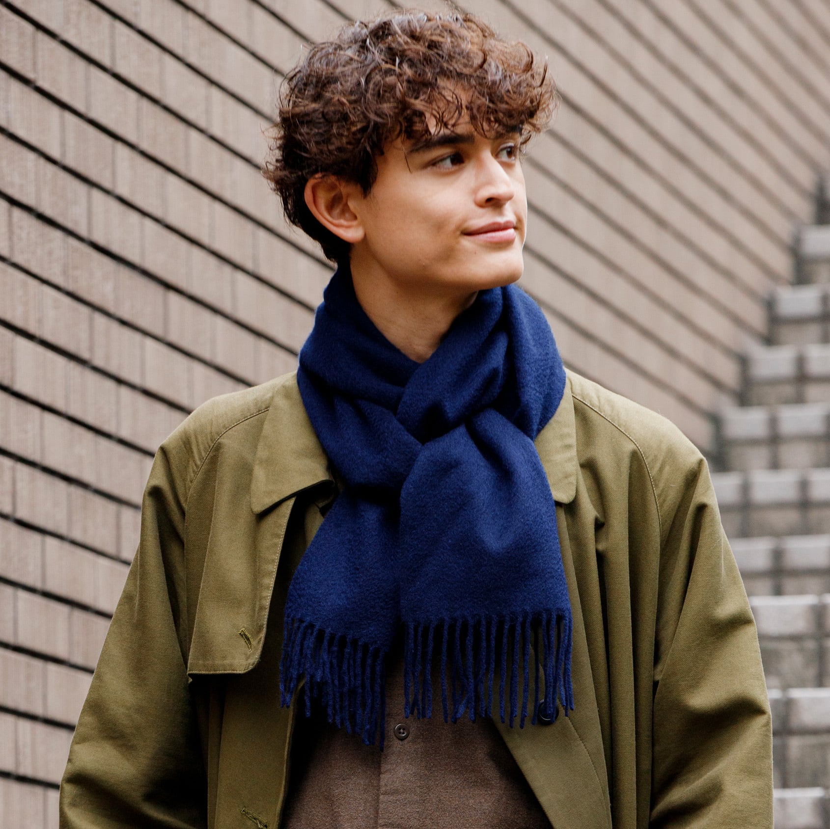 YUKI FUJISAWA マフラー　ネイビー 手紡ぎ真綿シルクマフラー ネイビー