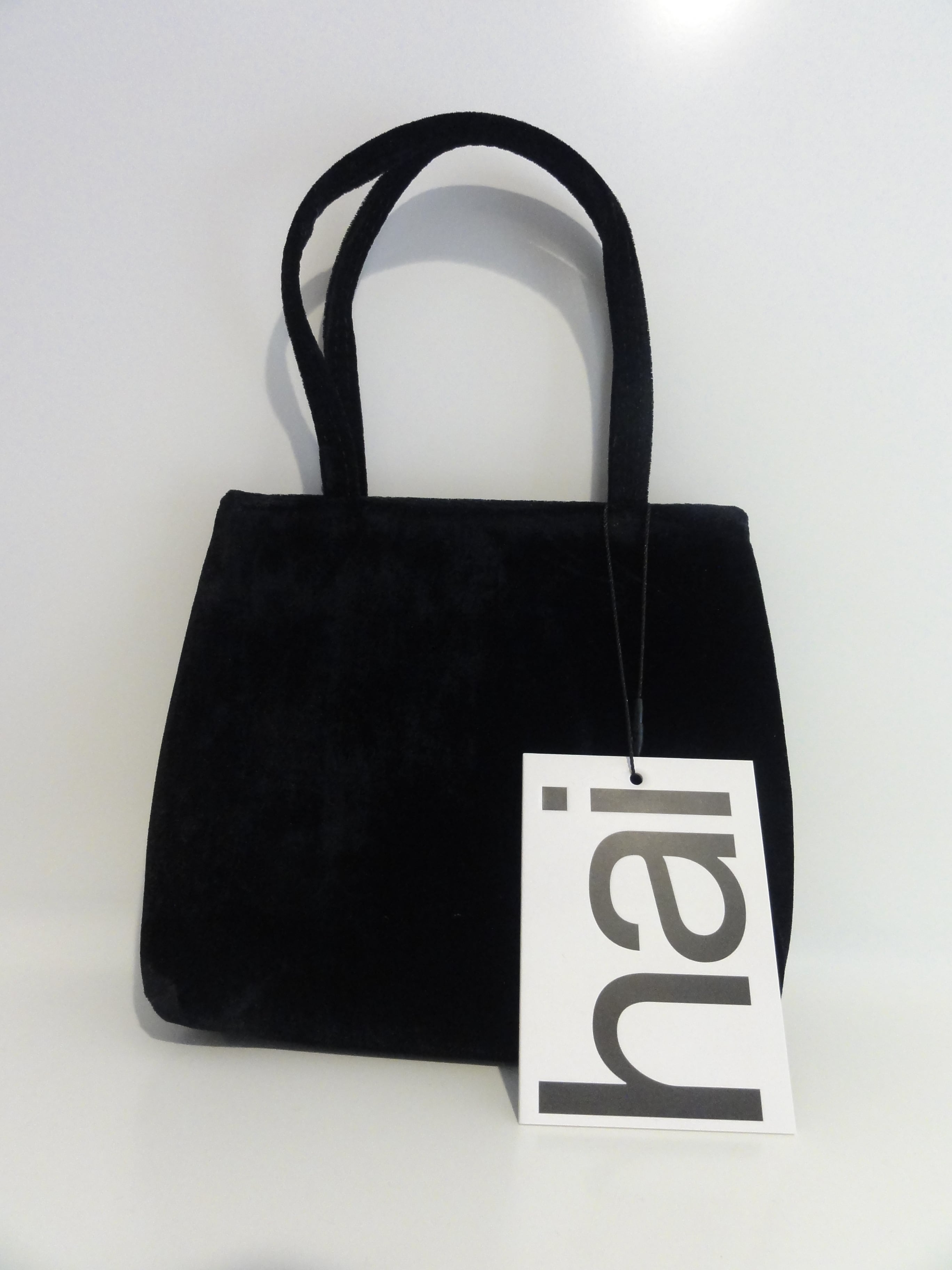 hai (ハイ) Little Velvet Bag (Black) | H Nagano Select Shop