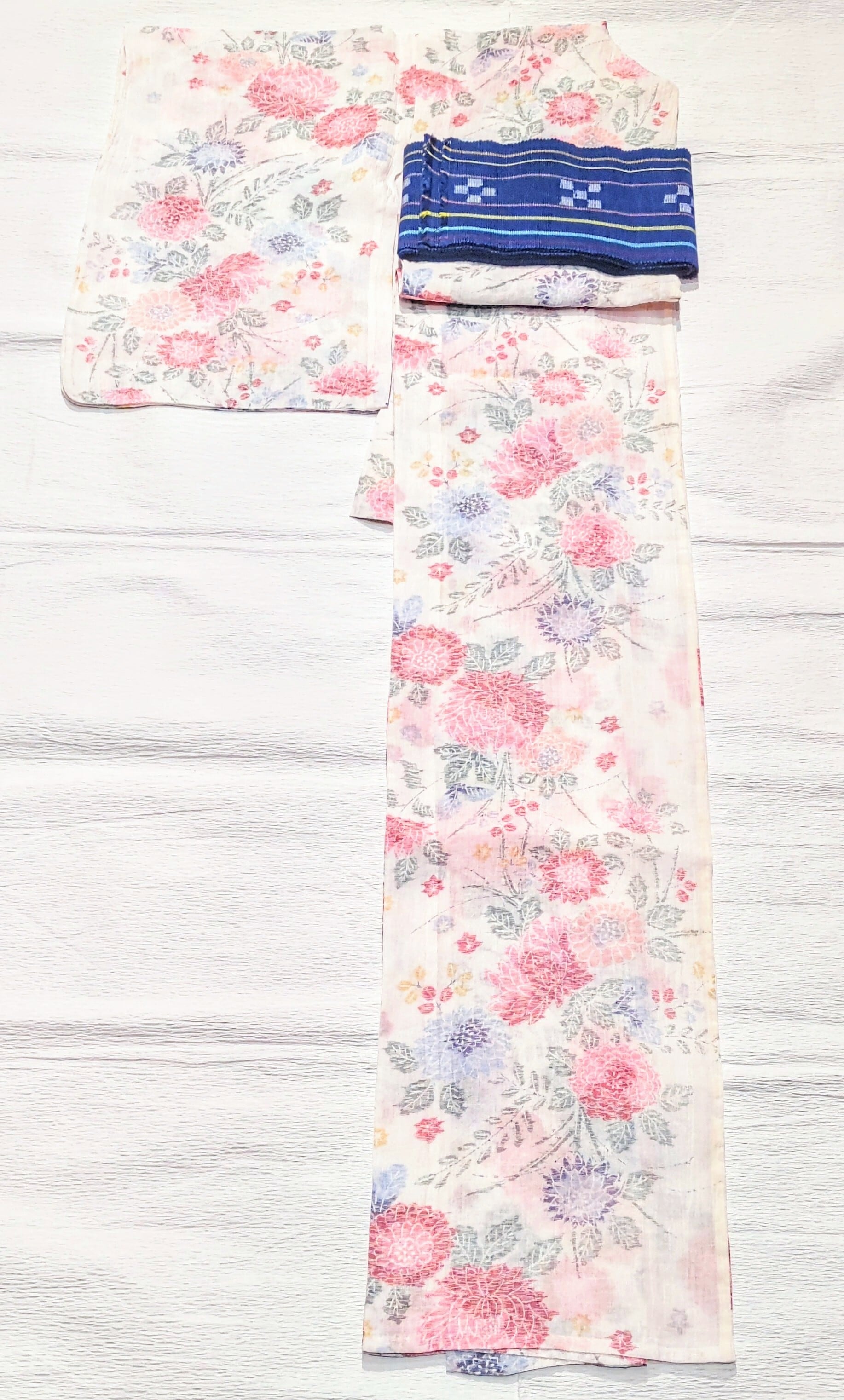 小千谷ちぢみ 白地にカラフルなお花柄 | リサイクル着物 菅野