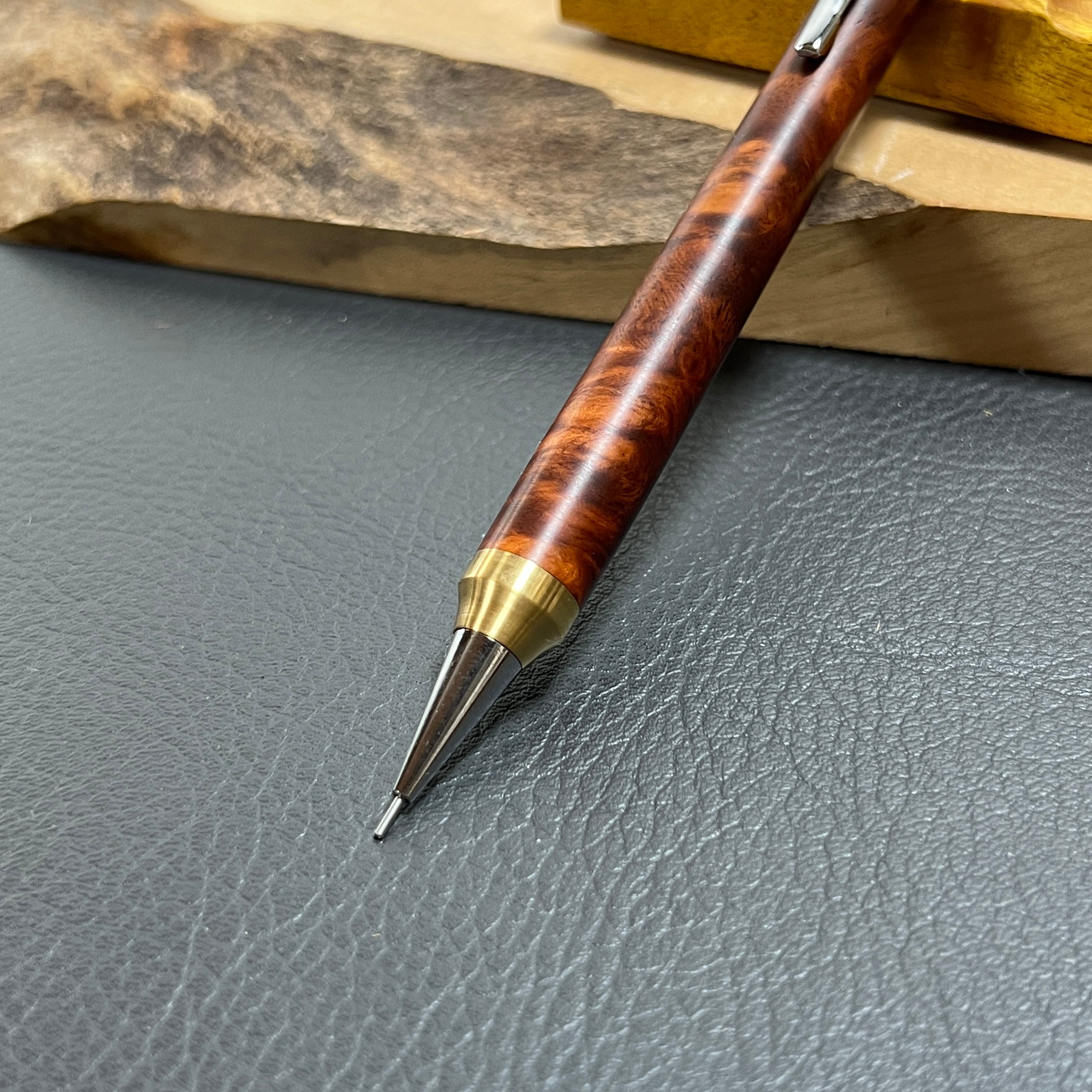 26花梨瘤濃色 木製シャーペン 強低重心Rタイプ 真鍮 | handwood