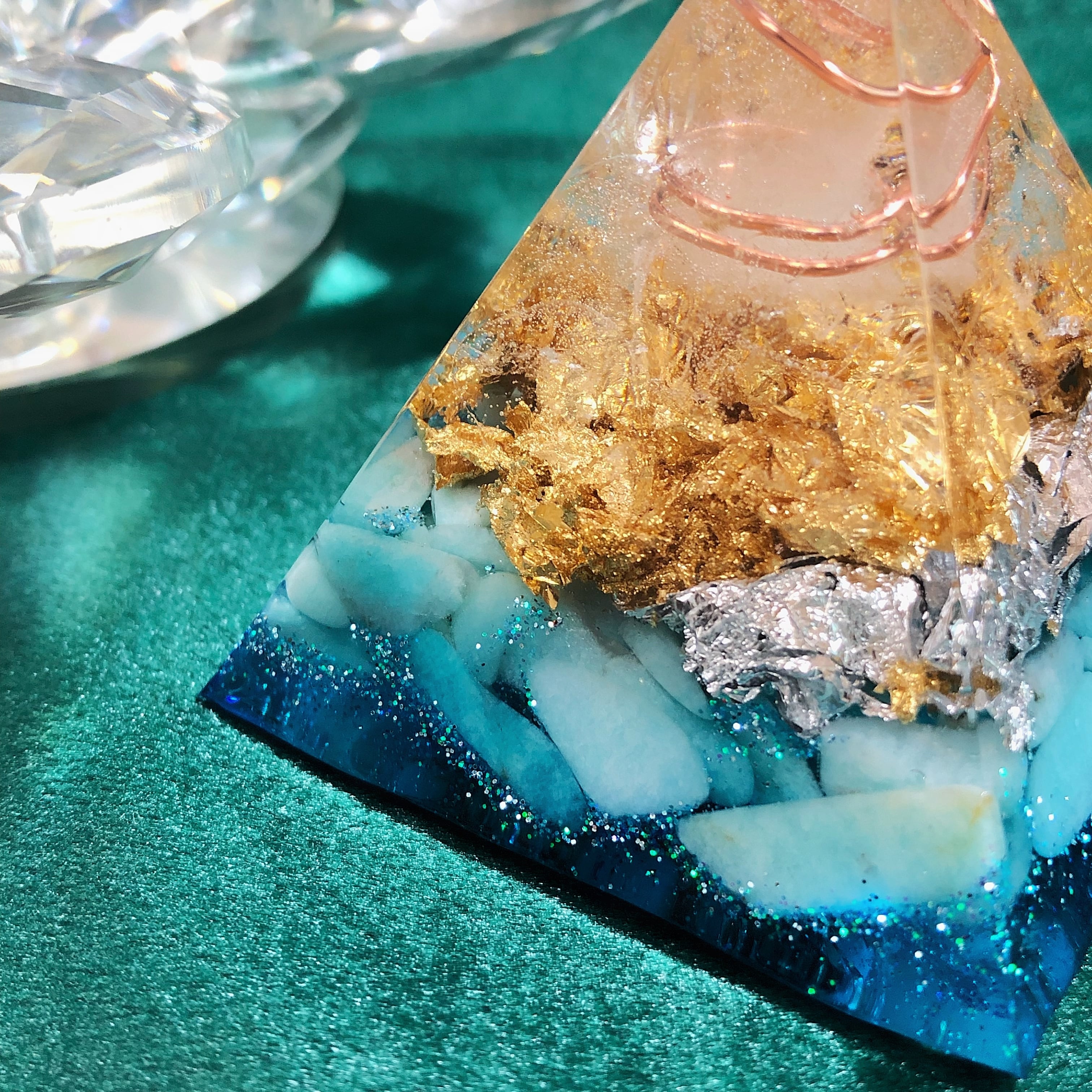 ピラミッド型Ⅱ オルゴナイト アマゾナイト 金銀泊入り | オルゴナイト