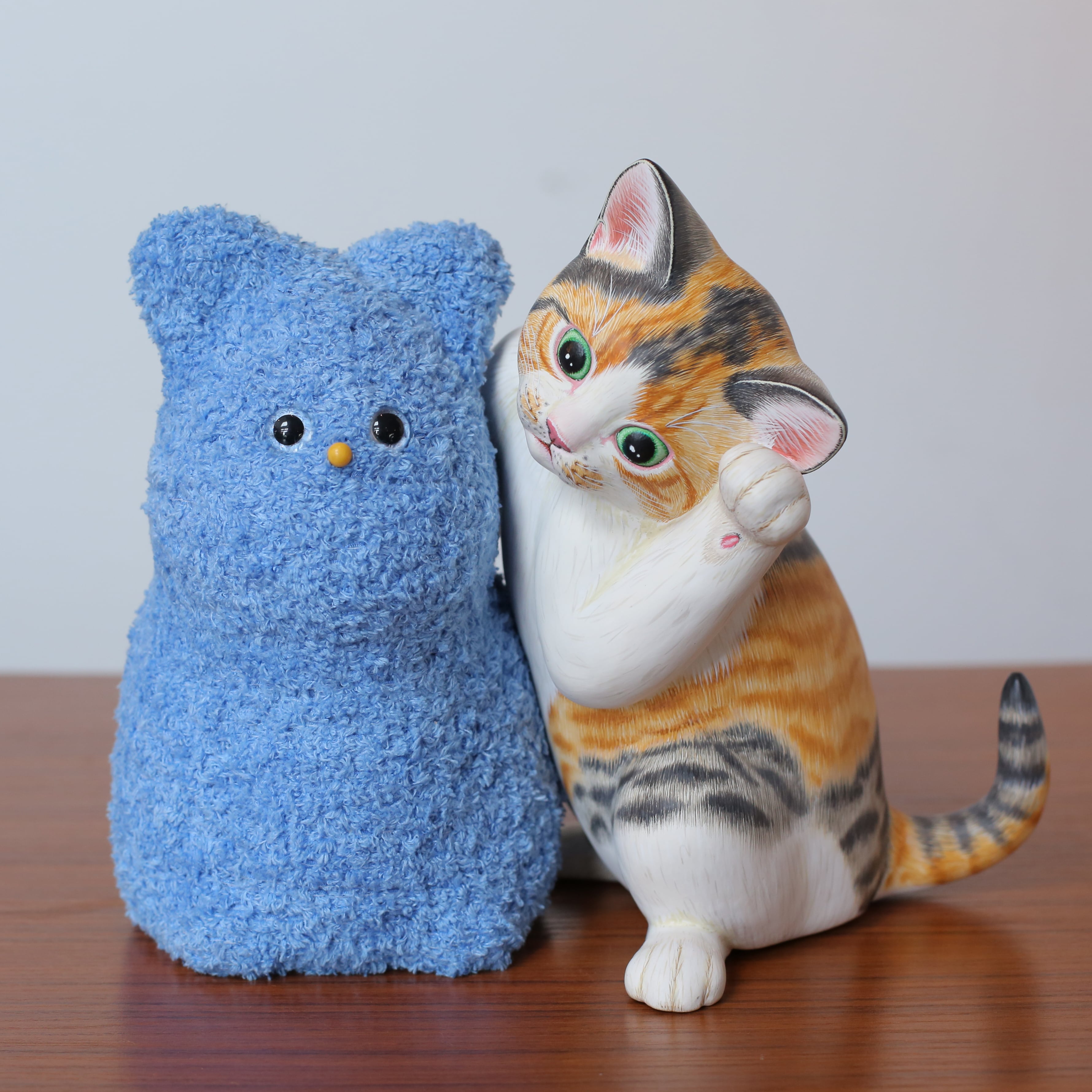 仲良し招き左手上げ ミケ猫｜宮地乃梨子 | manekinekoya