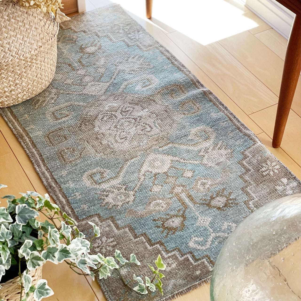 モスグリーンとベージュのヴィンテージトルコラグ 雅姫さんNo.728 モス