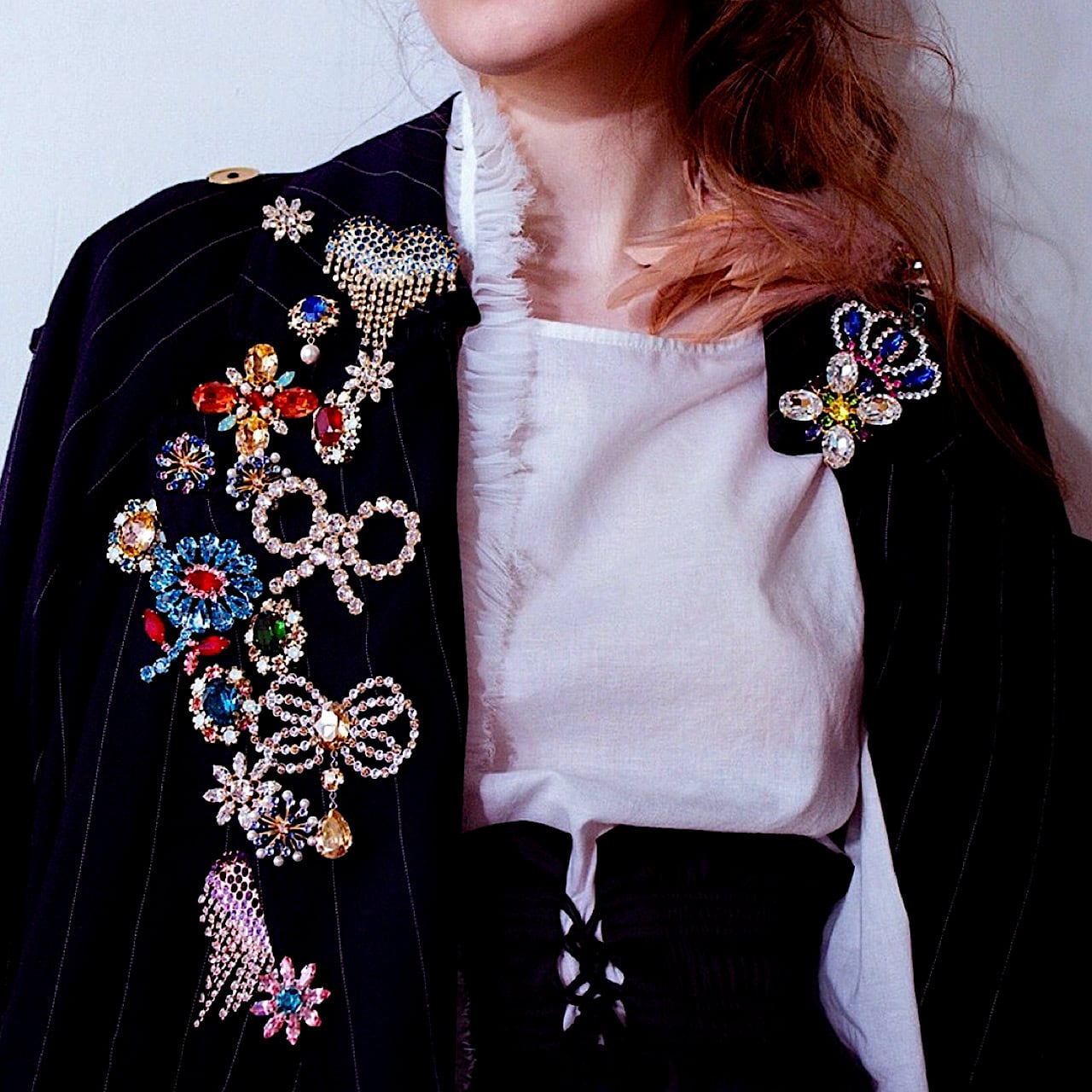 リボンブローチ クリスタル | MAKI NUMOTO (マキ ヌモト