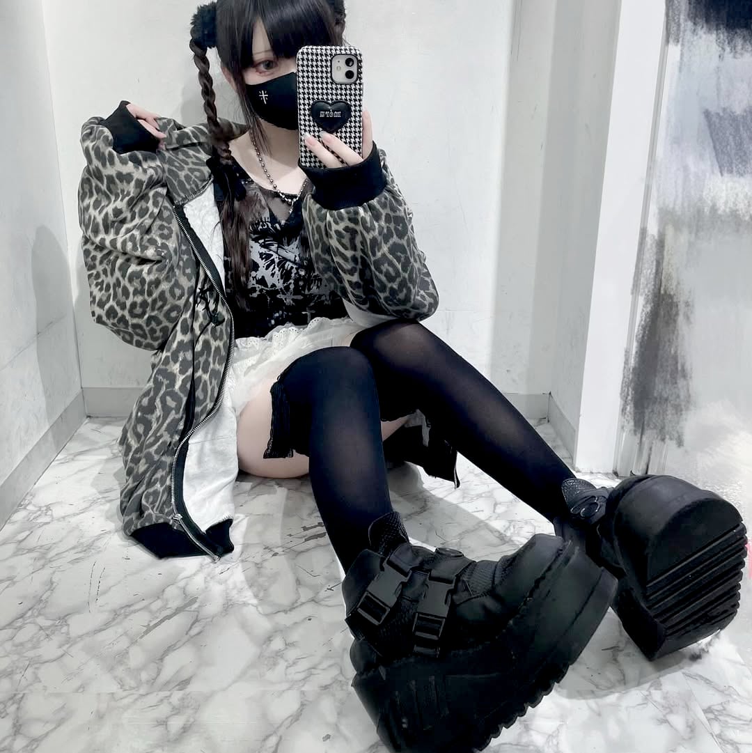 渋谷店で人気！】ネコ耳ヒョウ柄ZIPパーカー | VOLCAN&APHRODITE