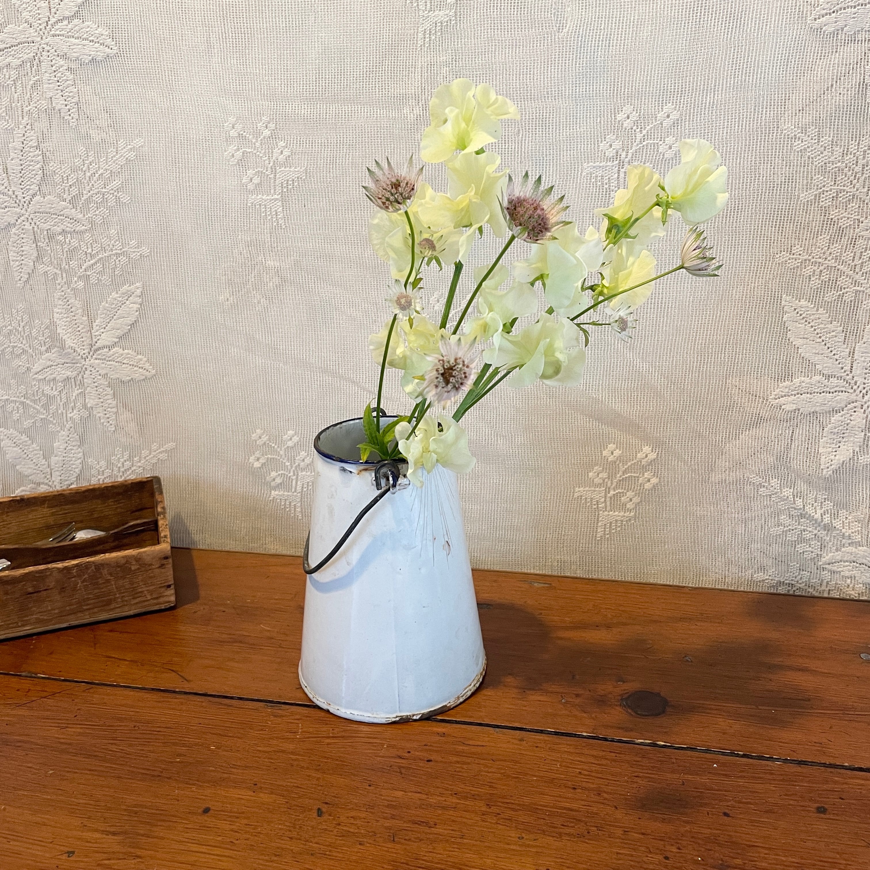 French Enamel Pot For Milk/フランスのホーローミルクキャリーポット