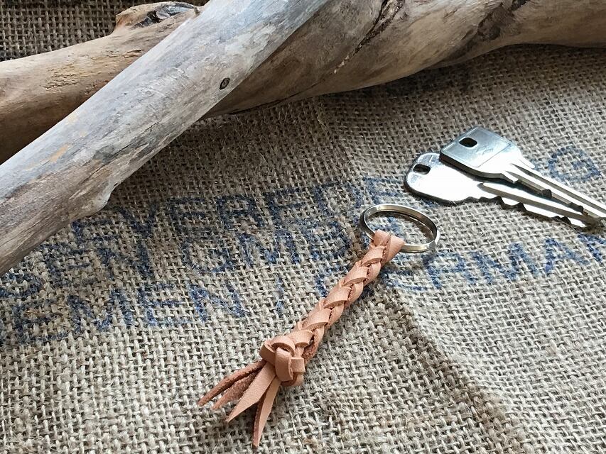 革ひものminiキーホルダー 革：赤×ナチュラル | M's craft Leather&Jewelry