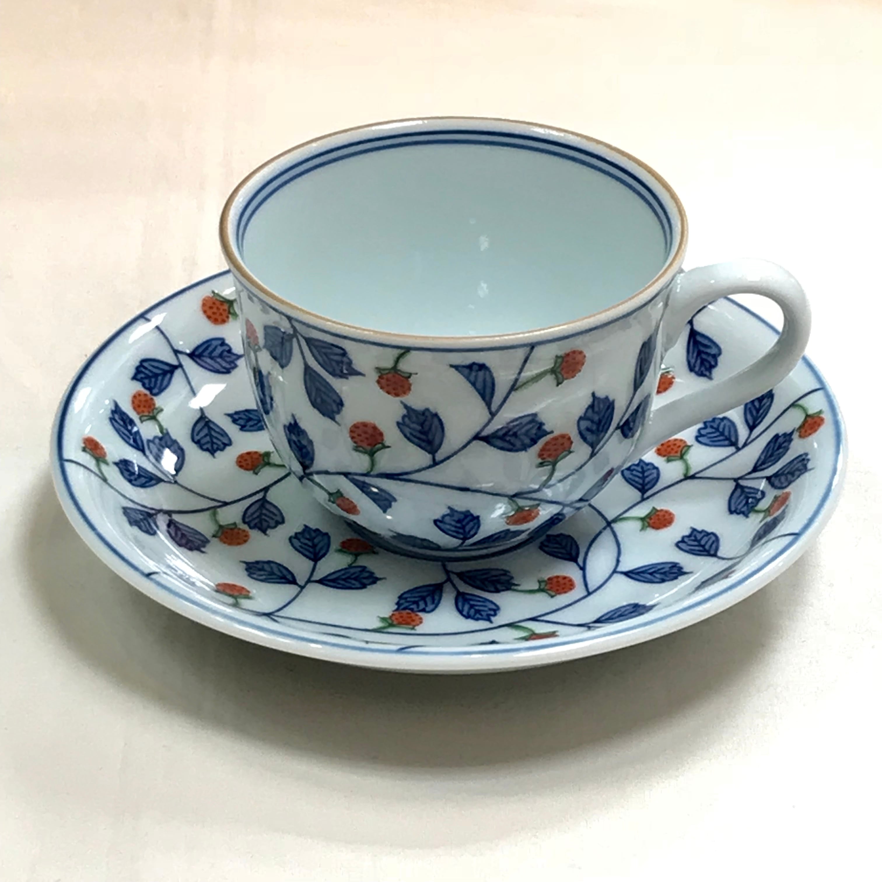 有田焼 源右衛門窯 染錦苺絵 碗皿(赤) コーヒーカップ 珈琲碗皿 カップ