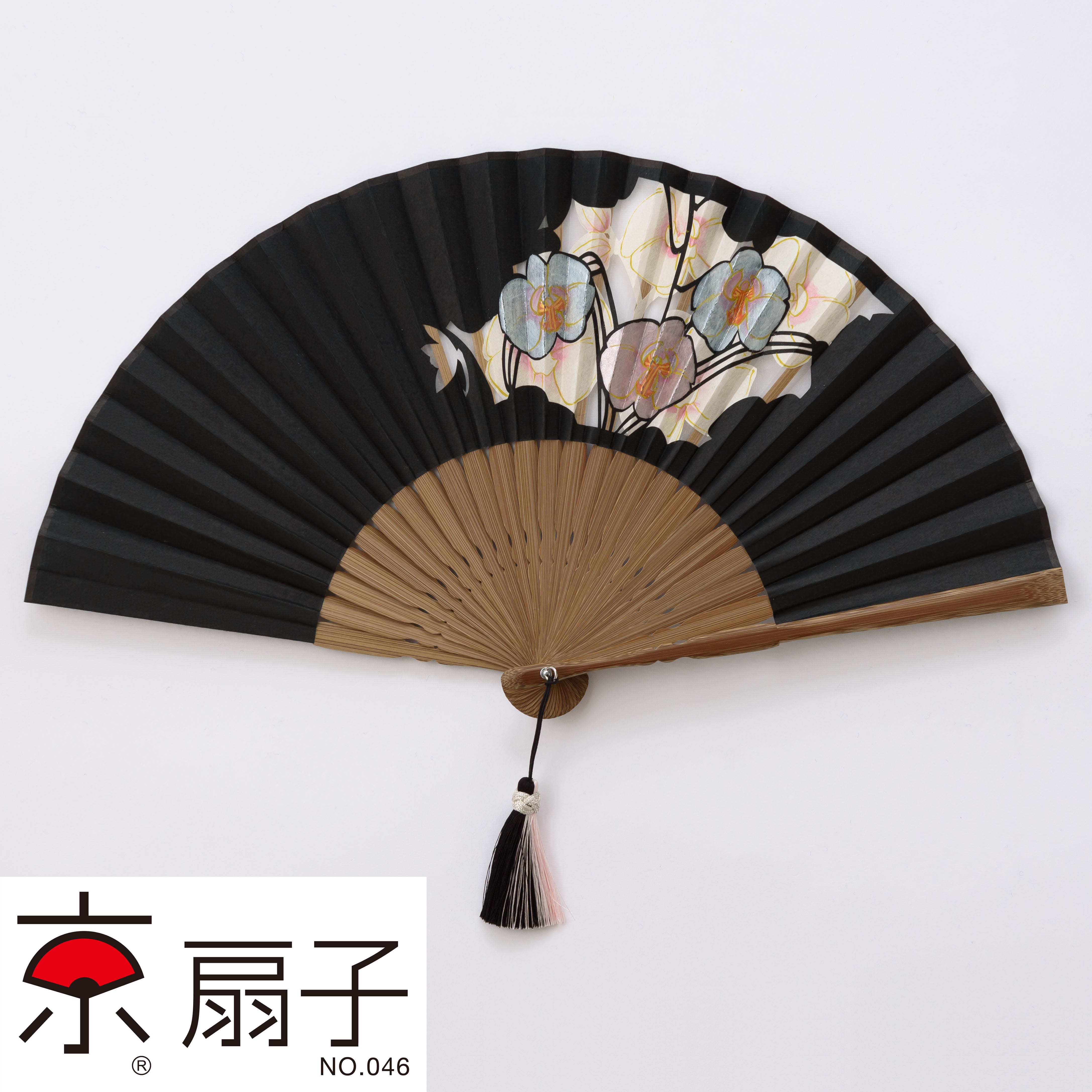 二重透かし彫扇 紗月-花- 胡蝶蘭・黒 | 紗月扇 京都【オンライン