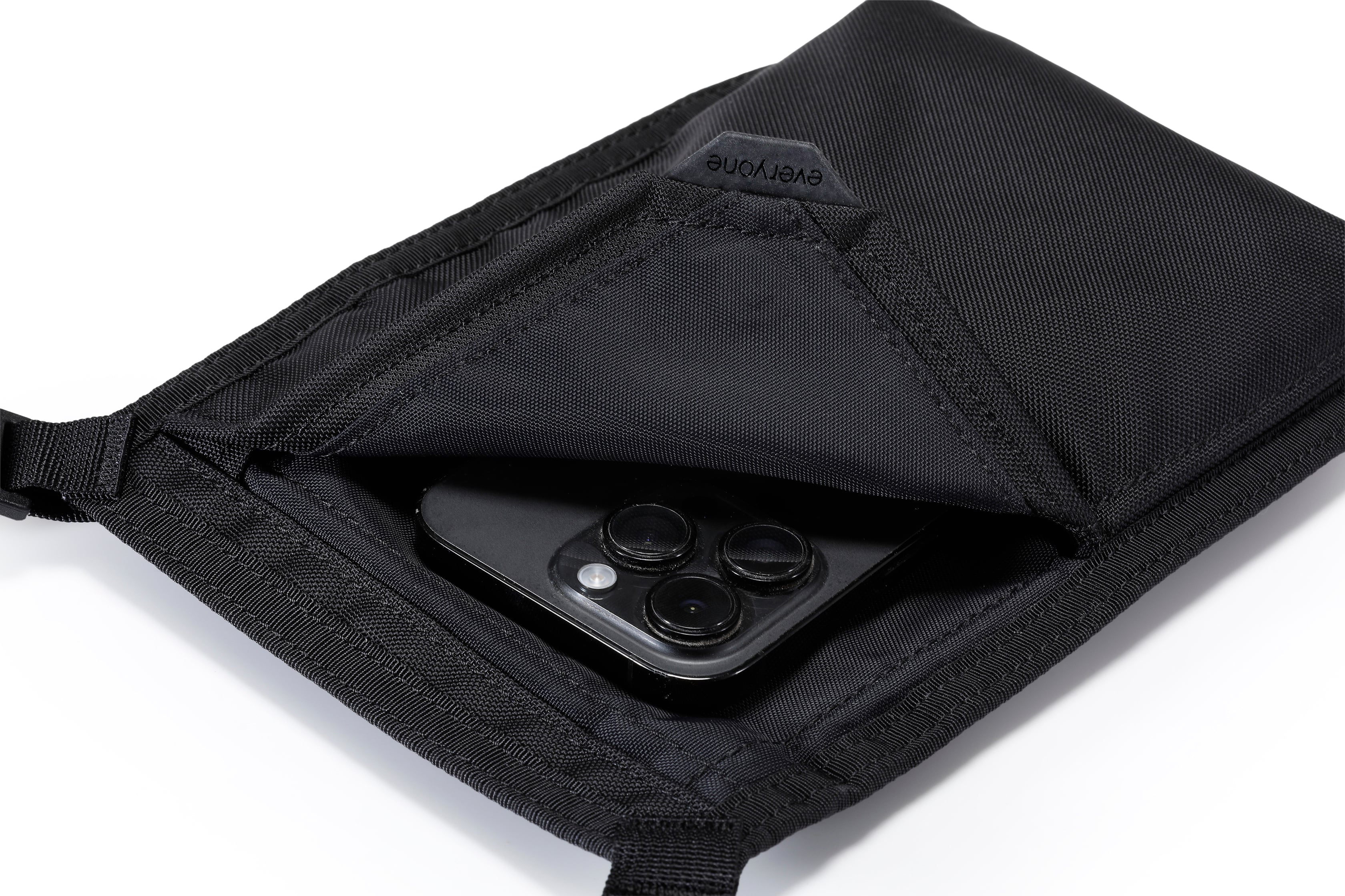 PAPERBACK POUCH STANDARD EO BLACK | everyone