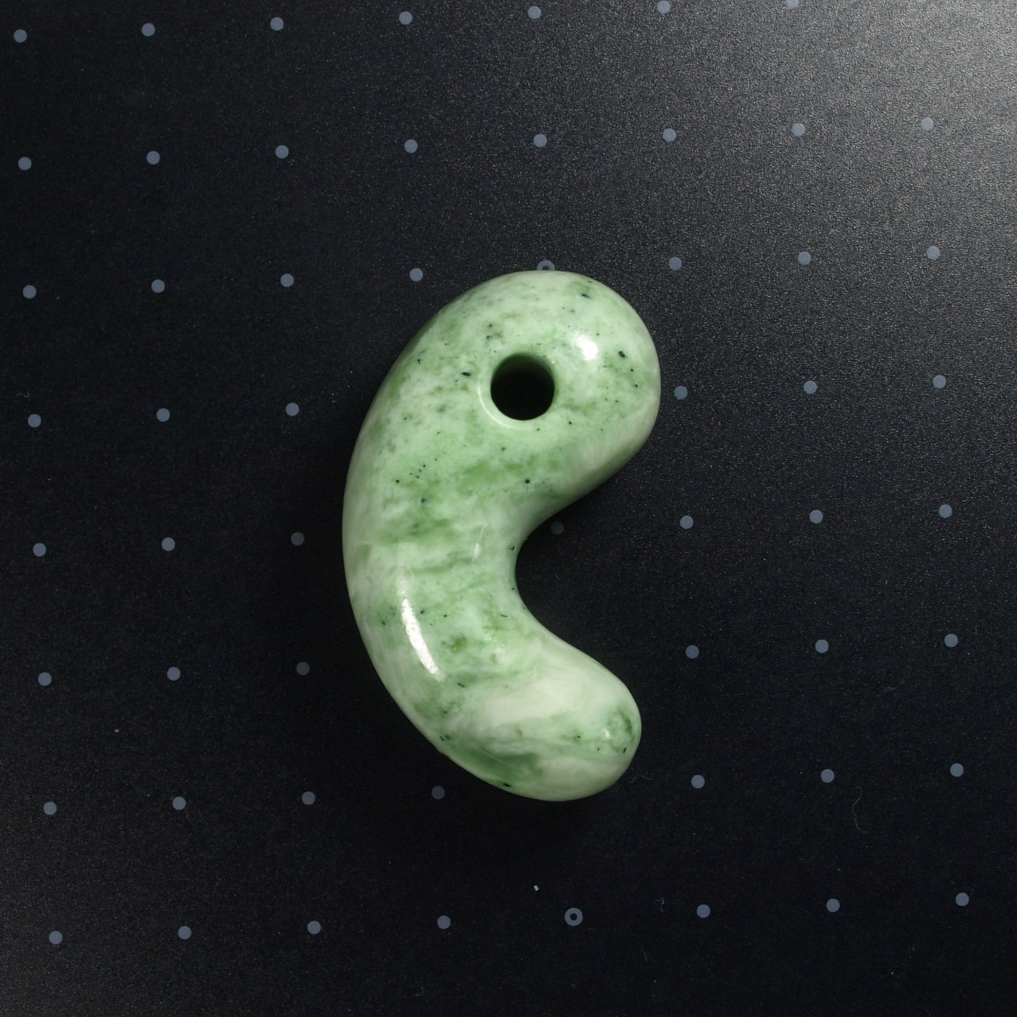 日高翡翠 爽翠 まがたま 勾玉 20.6g Green Hidaka diopside Jade