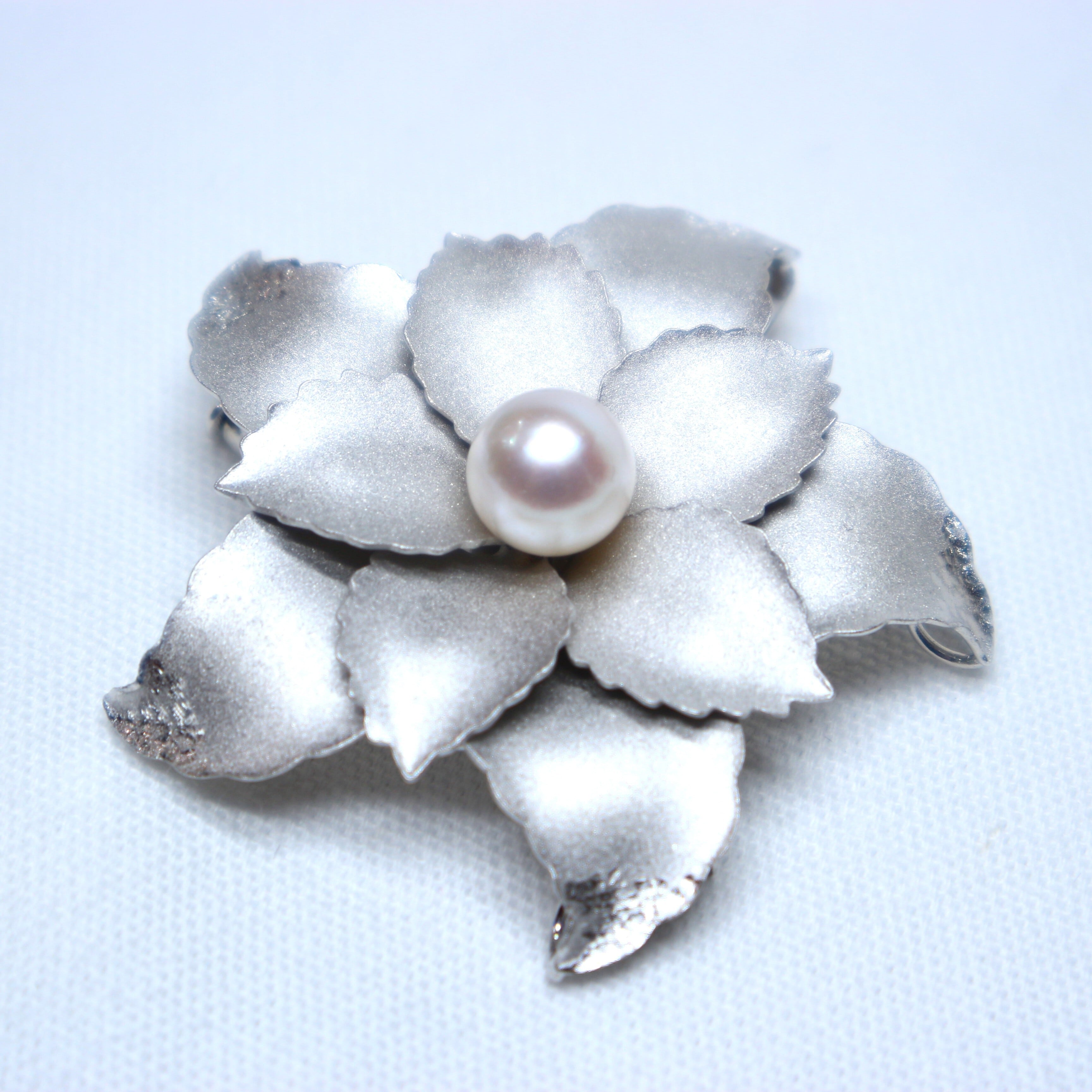 アコヤ真珠K18，SilverブローチNo.700