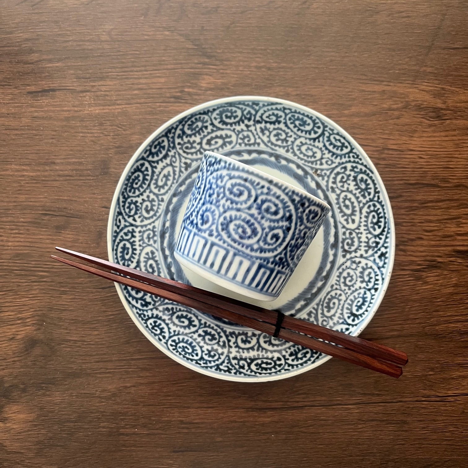 訳あり＞古伊万里染付蛸唐草紋様蕎麦猪口 | 古美術 希 のぞみ 美術