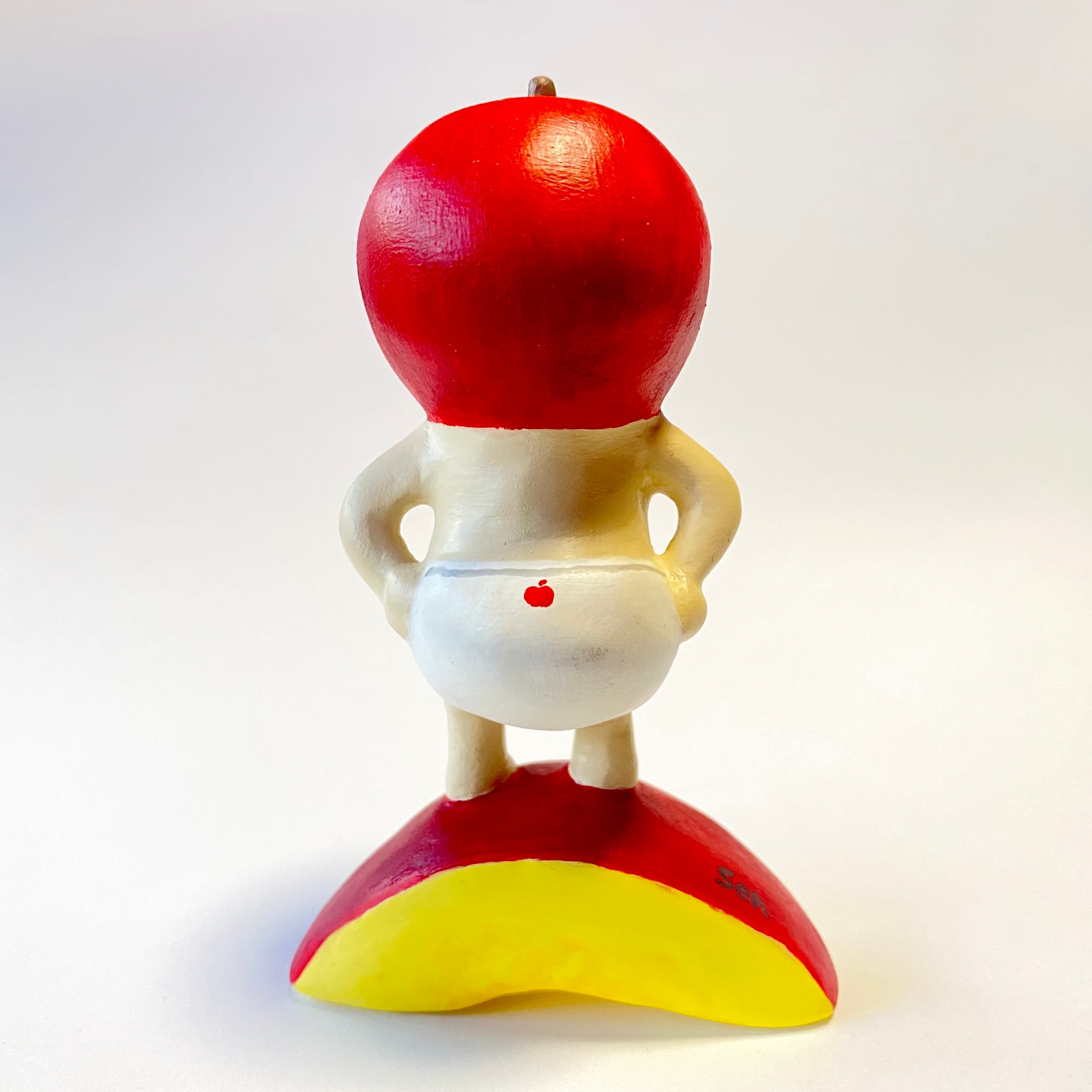 くし形切り林檎に乗るリンゴ先輩 | Nanda Kore -Sen