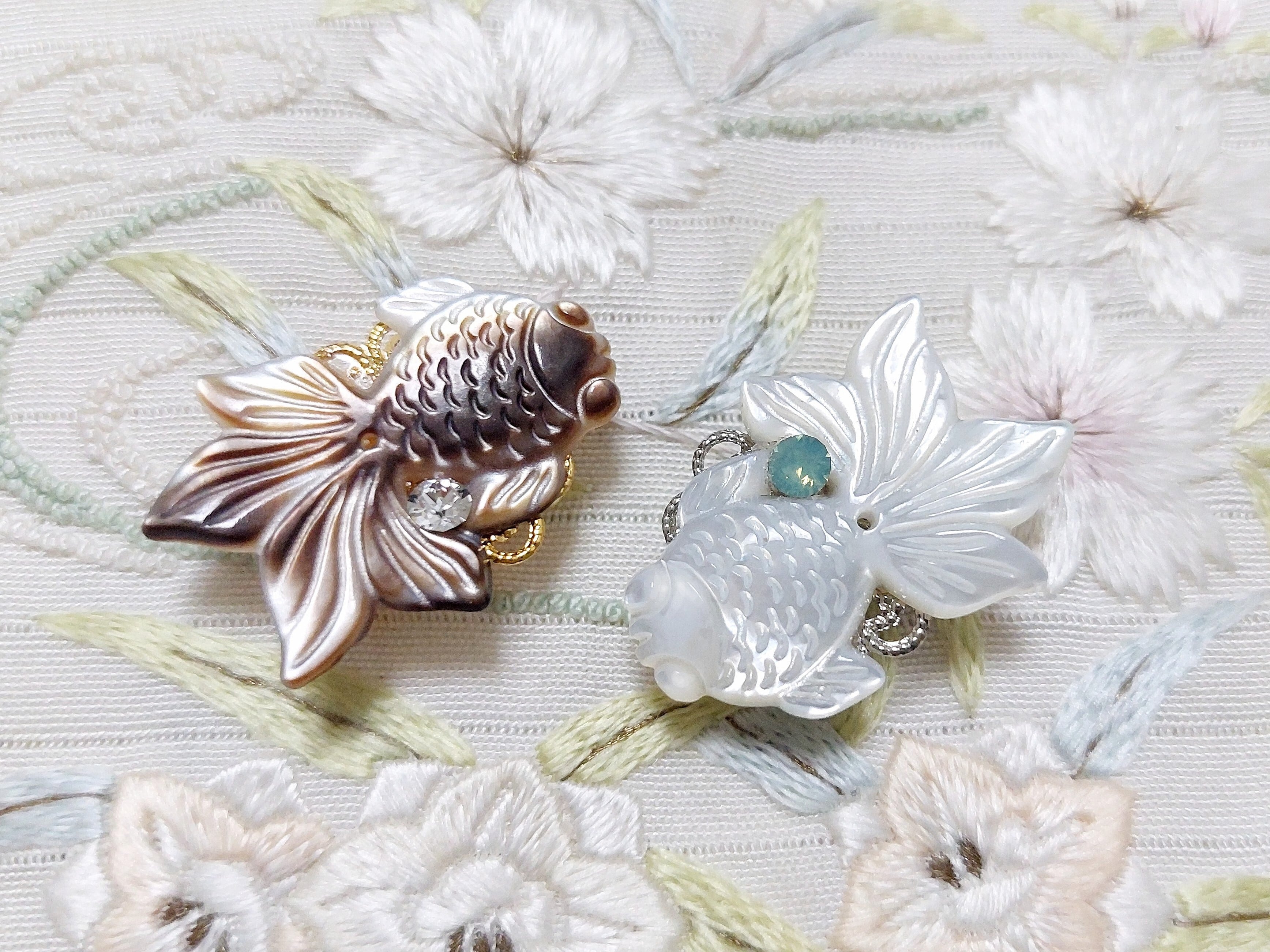 レトロ翡翠 ひすい 鯉 ブローチ ペンダントトップ 帯留め レトロ翡翠