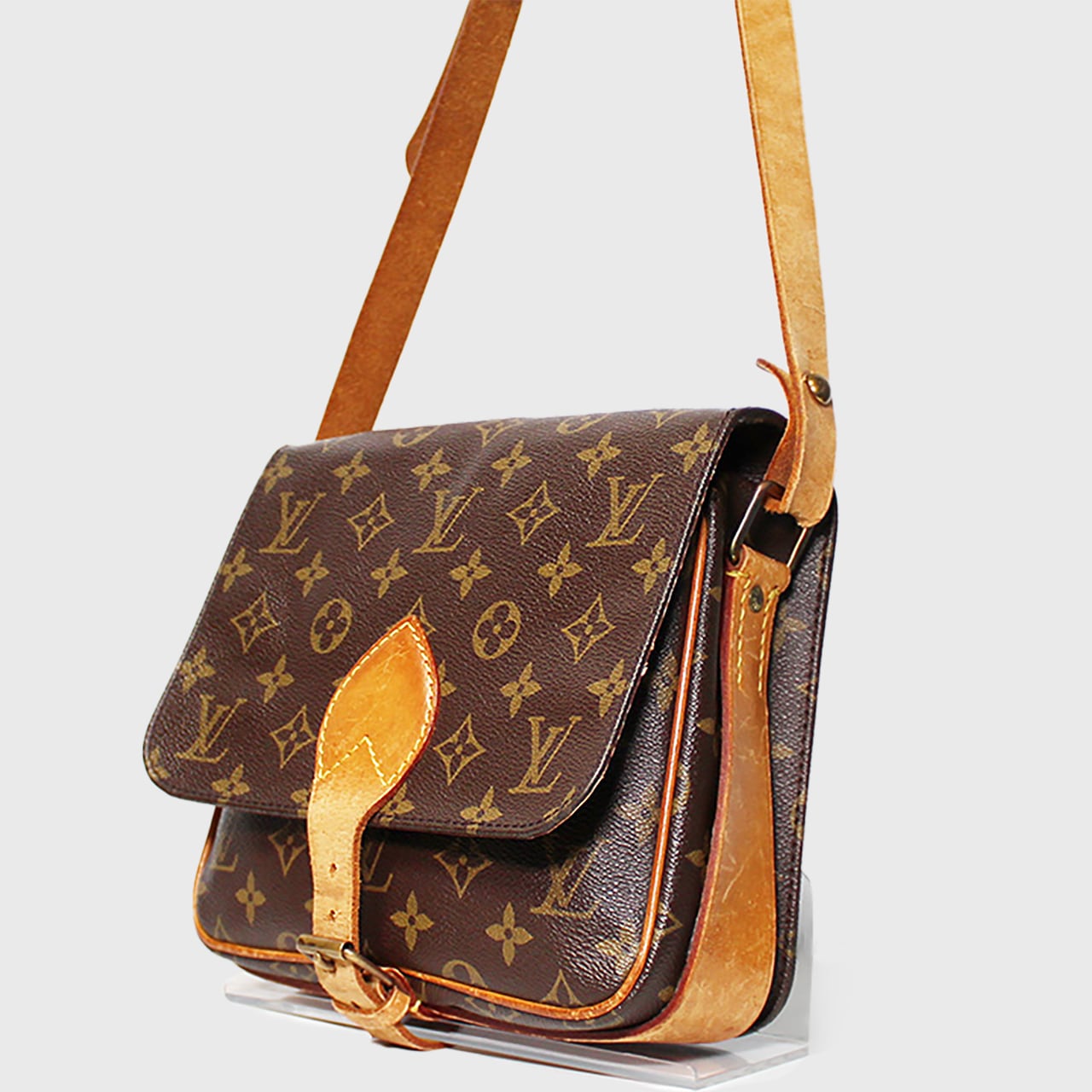 LOUIS VUITTON】ルイ・ヴィトン カルトシエール｜古着コーデに映える