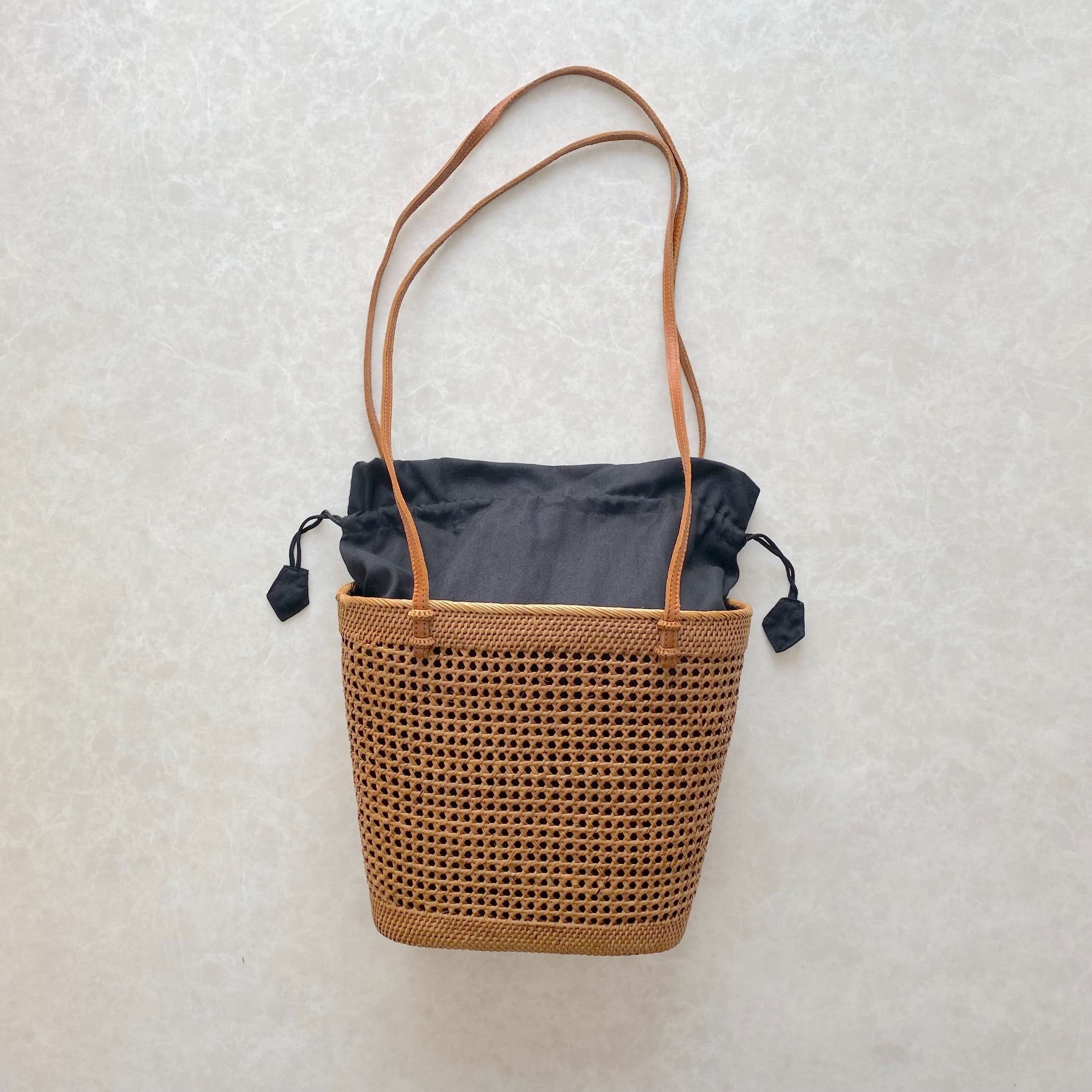 肩掛けスタイル☆涼しげカジュアルに♪かごバッグ バリ島 アタバッグ