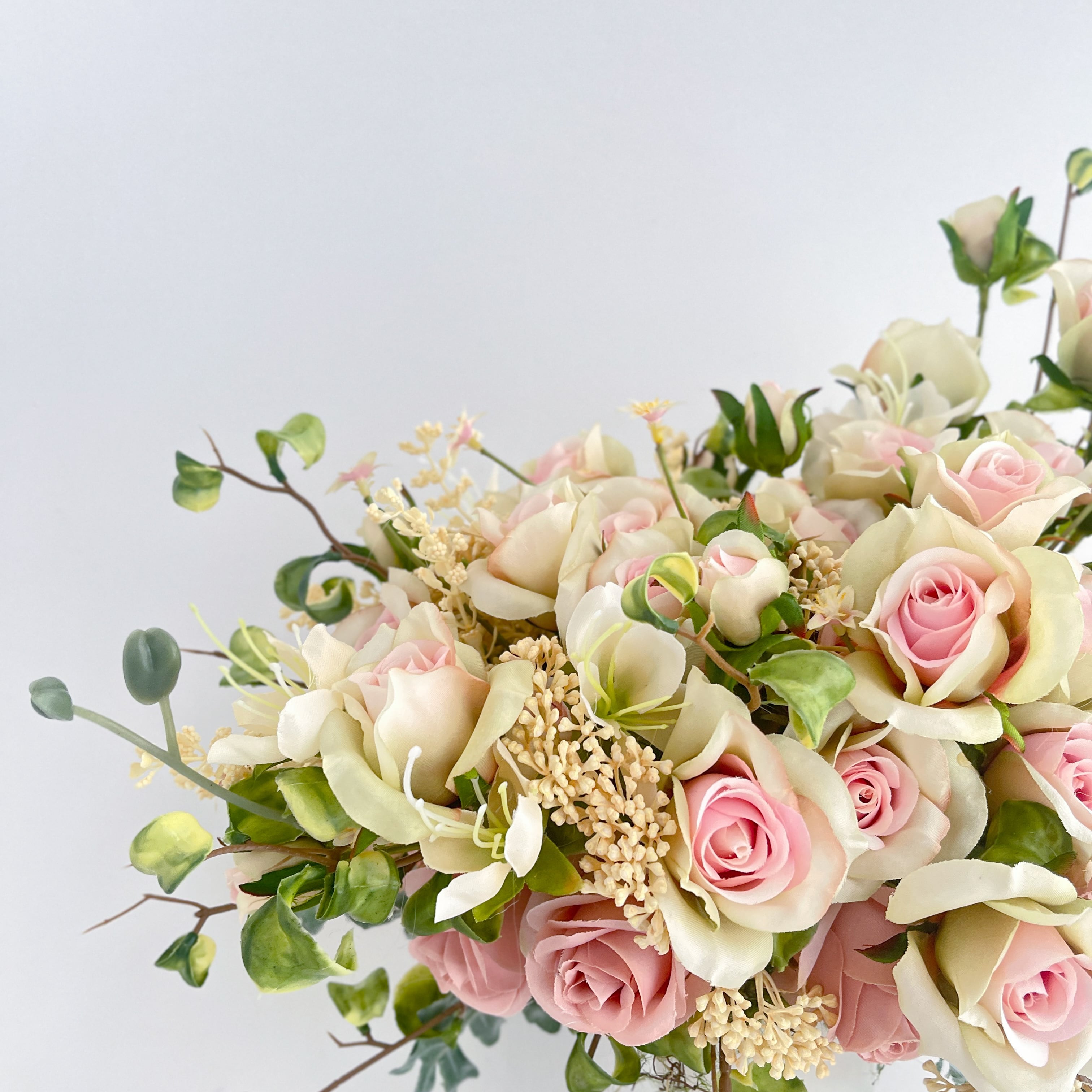 光触媒フラワーアレンジメント｜ローズを贅沢に束ねた くすみカラーの