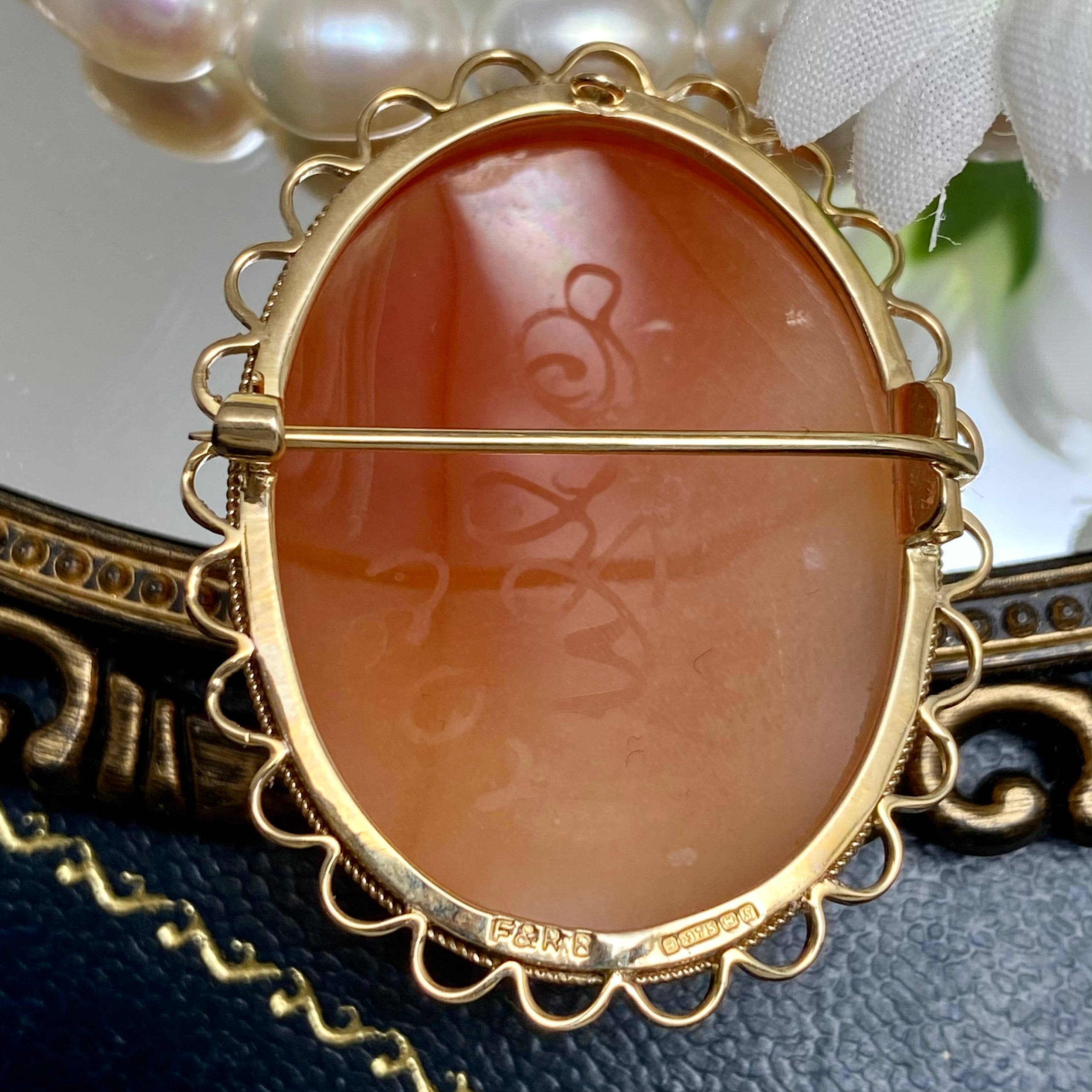 イギリス英国ヴィンテージ カメオk9ブローチ | アンティークジュエリー