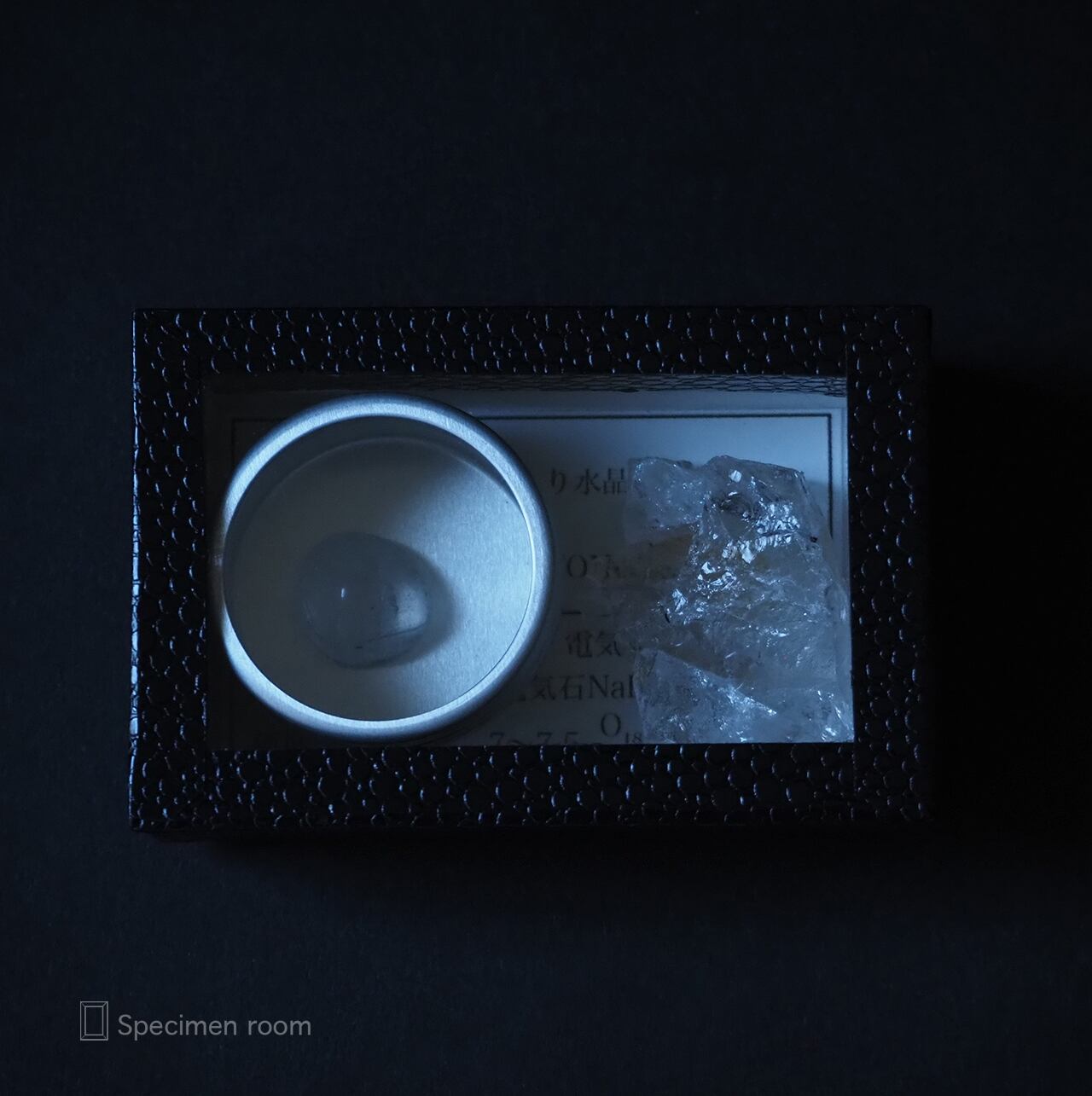 鉱物標本セット（30箱）。 | 標本部屋を覗く幽霊。