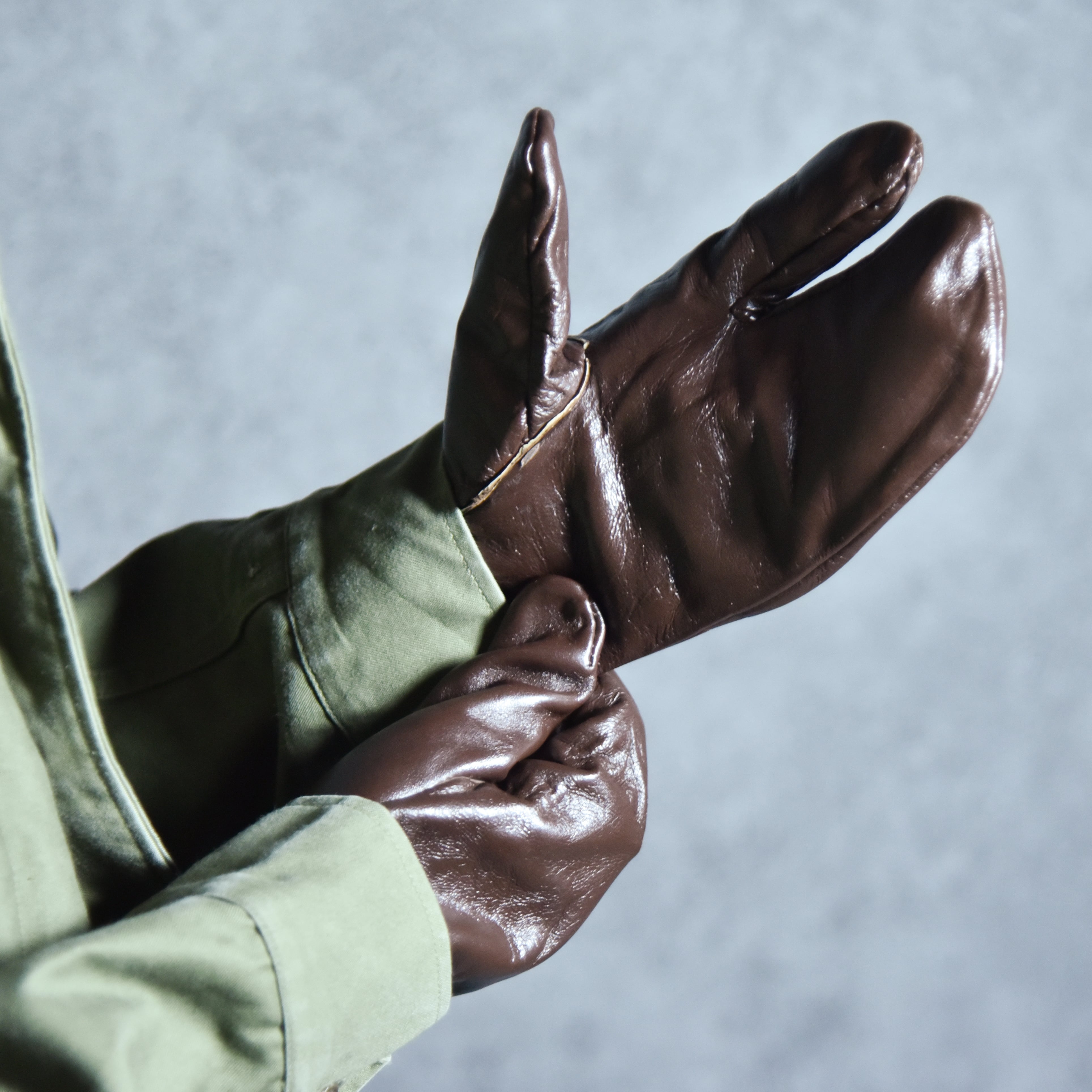 DEAD STOCK】Sweadish Army Leather Trigger Mitten Globe