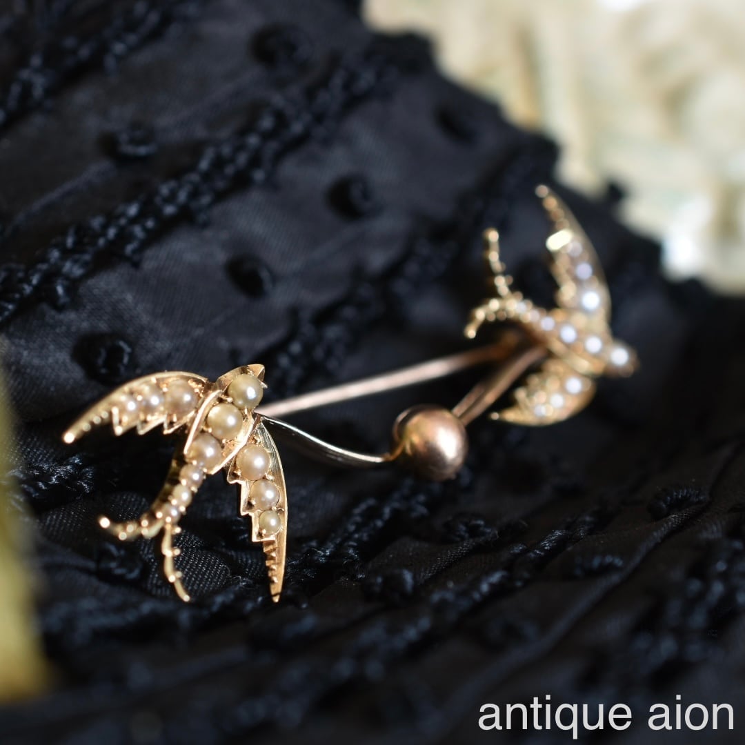 英国アンティーク 1880年 15金 天然シードパール 2羽のツバメブローチ