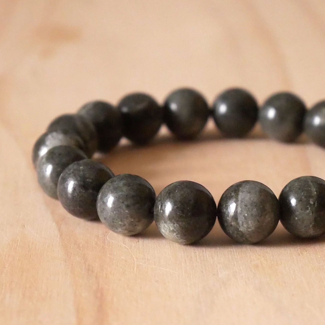 再入荷！天照石】高千穂の神秘10mmブレスレット遠野の霊石さざれ付き
