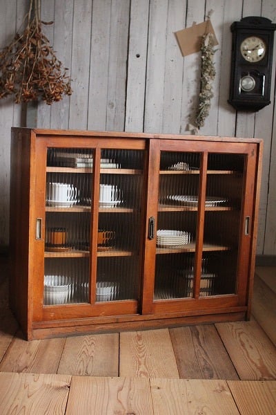 アンティーク 古いモールガラス戸の木製収納棚 | denbee 古道具