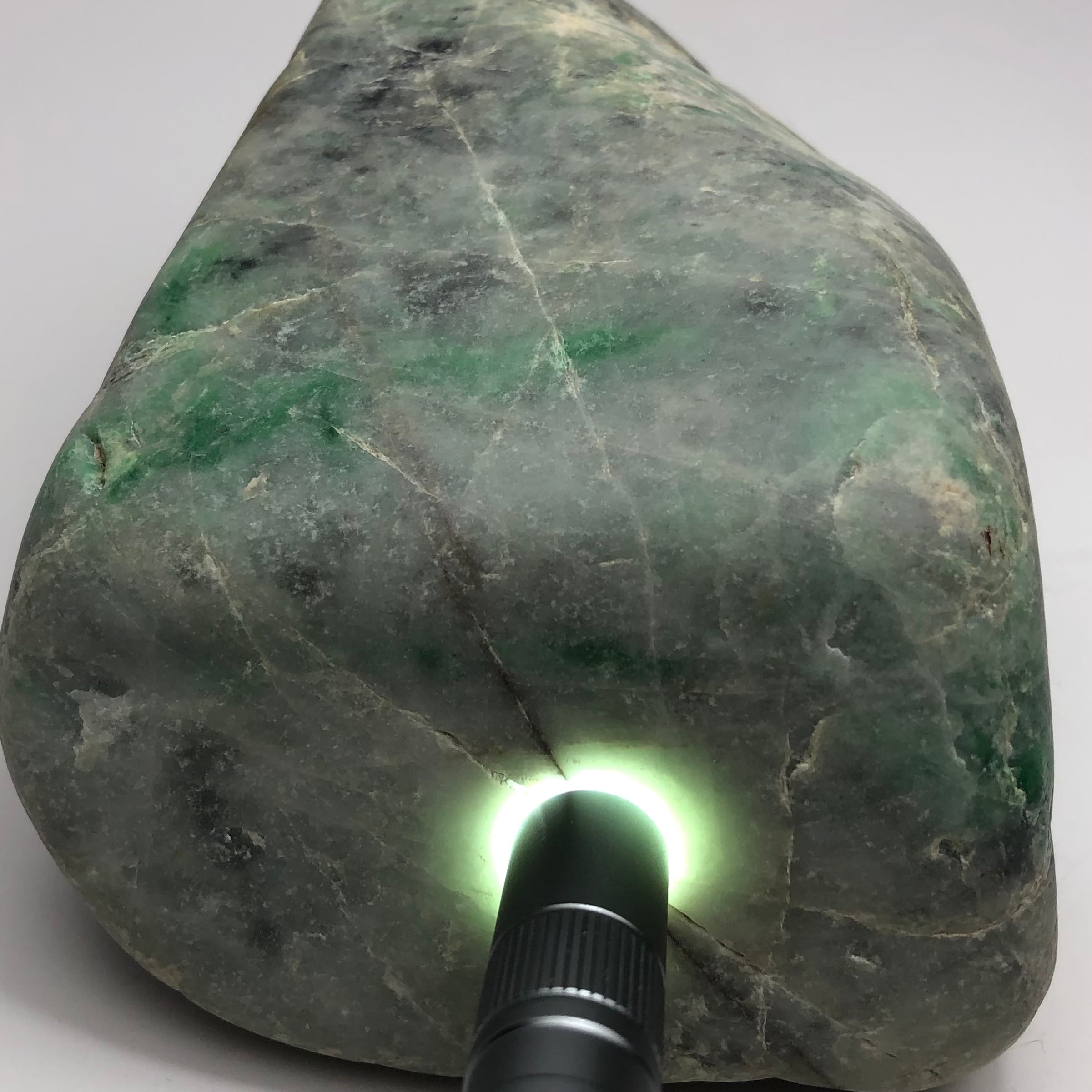 糸魚川翡翠:原石:海石 BGU0003 | 糸魚川翡翠工芸家 赤羽可行BASE