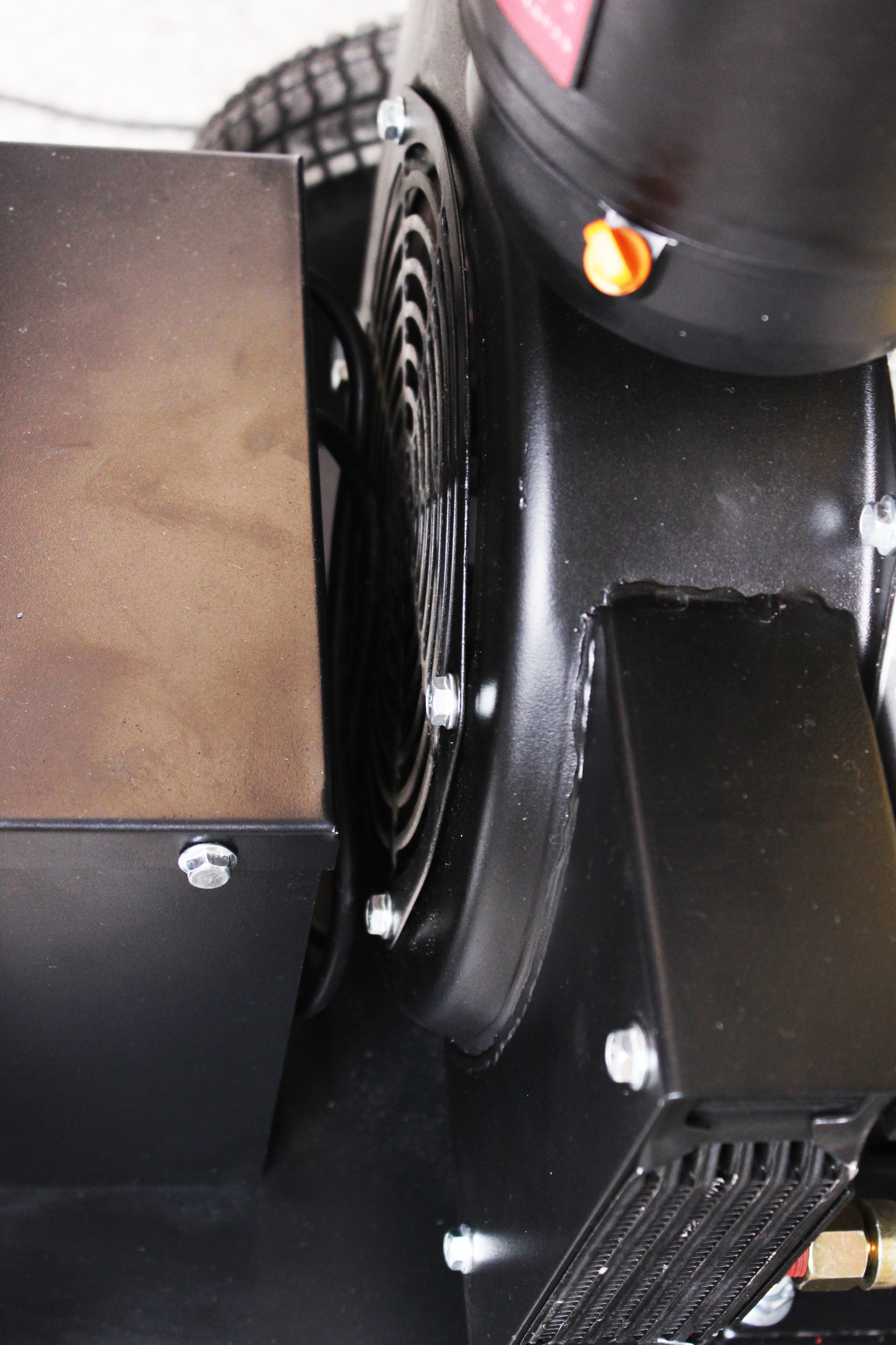 エンジン高圧洗浄機 キーで起動 ディーゼル燃料 エンジン式高圧洗浄機