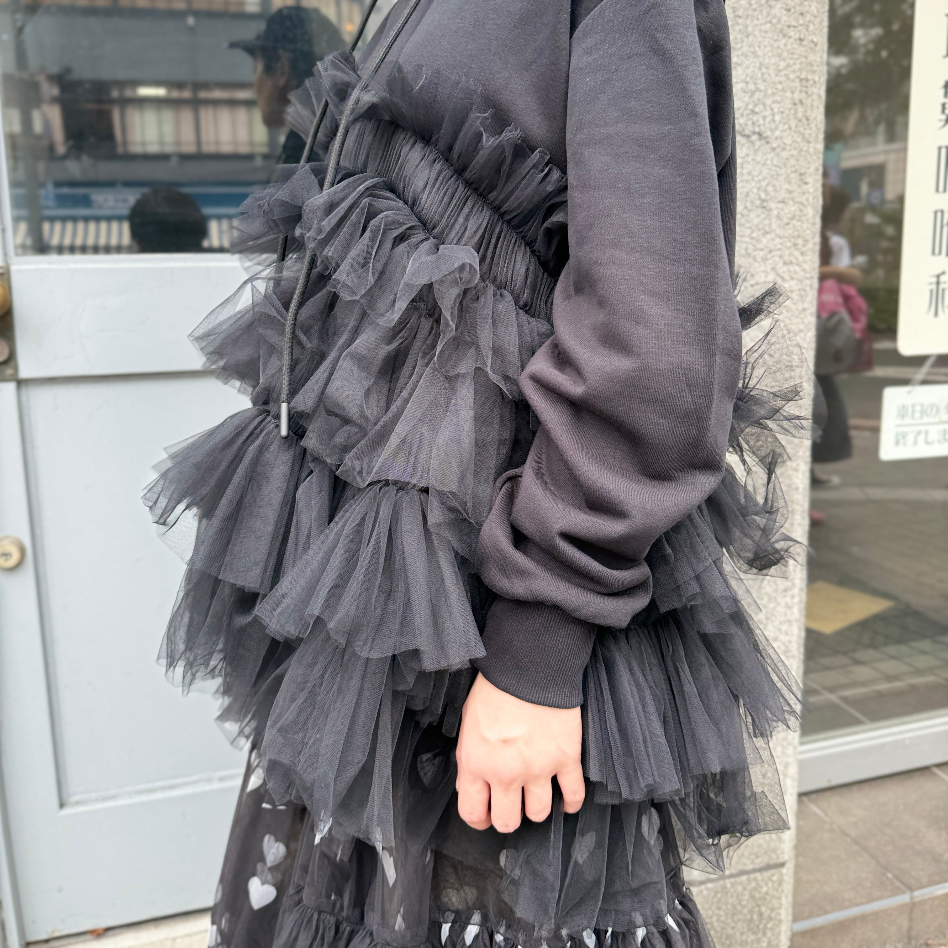 VIVIANO / Gathered Tulle Hoodie / BLACK | ふぁいん