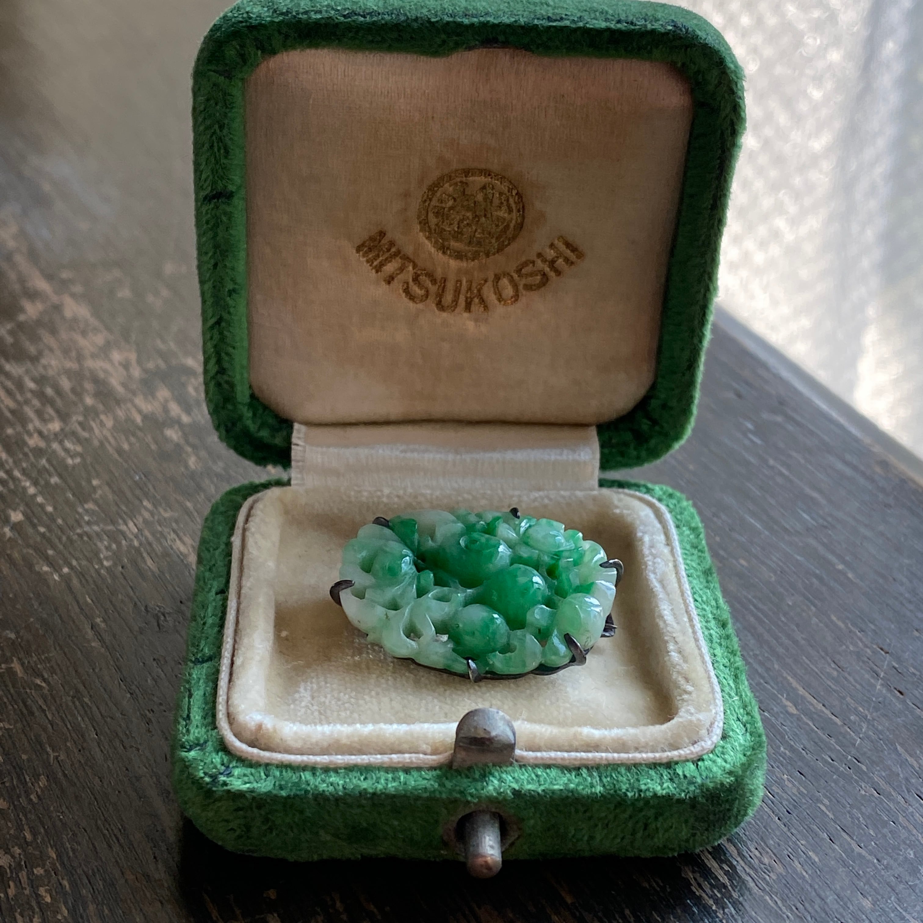 アンティーク 翡翠カービングのちいさなブローチ | bonbidou22