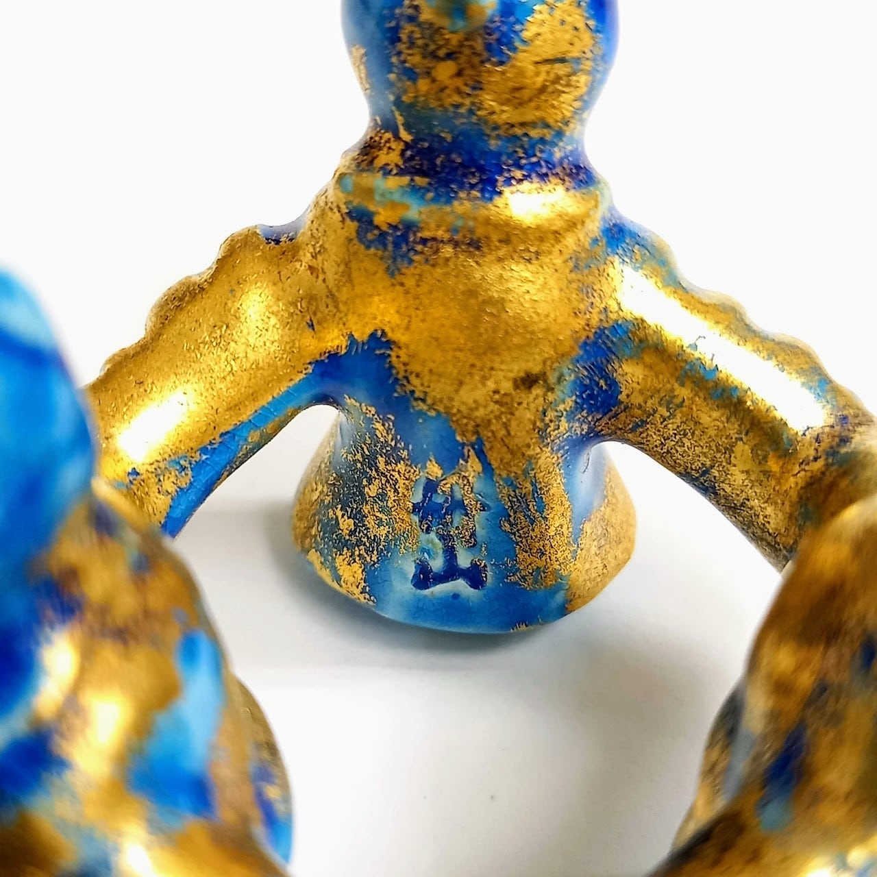 新古】浅黄交趾 三ツ人形蓋置 小峠葛芳 共箱入 HTK004 | 錦玉堂