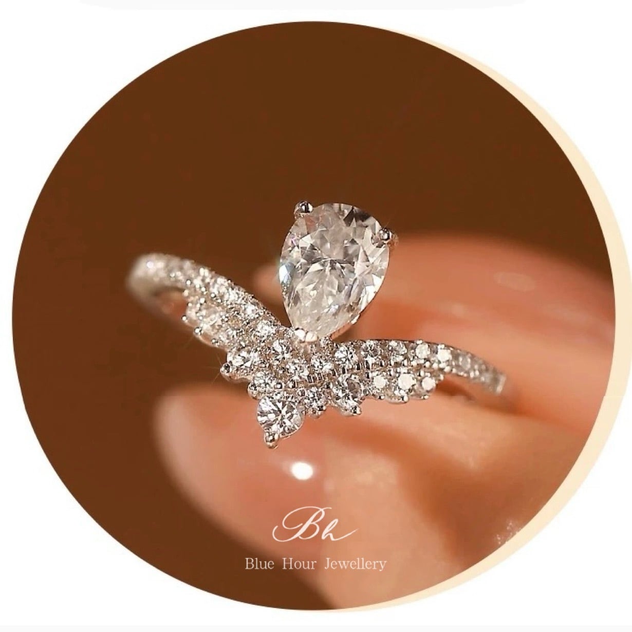 モアッサナイト Vシェイプ クラウン キラキラ ペアシェイプ ゴージャス