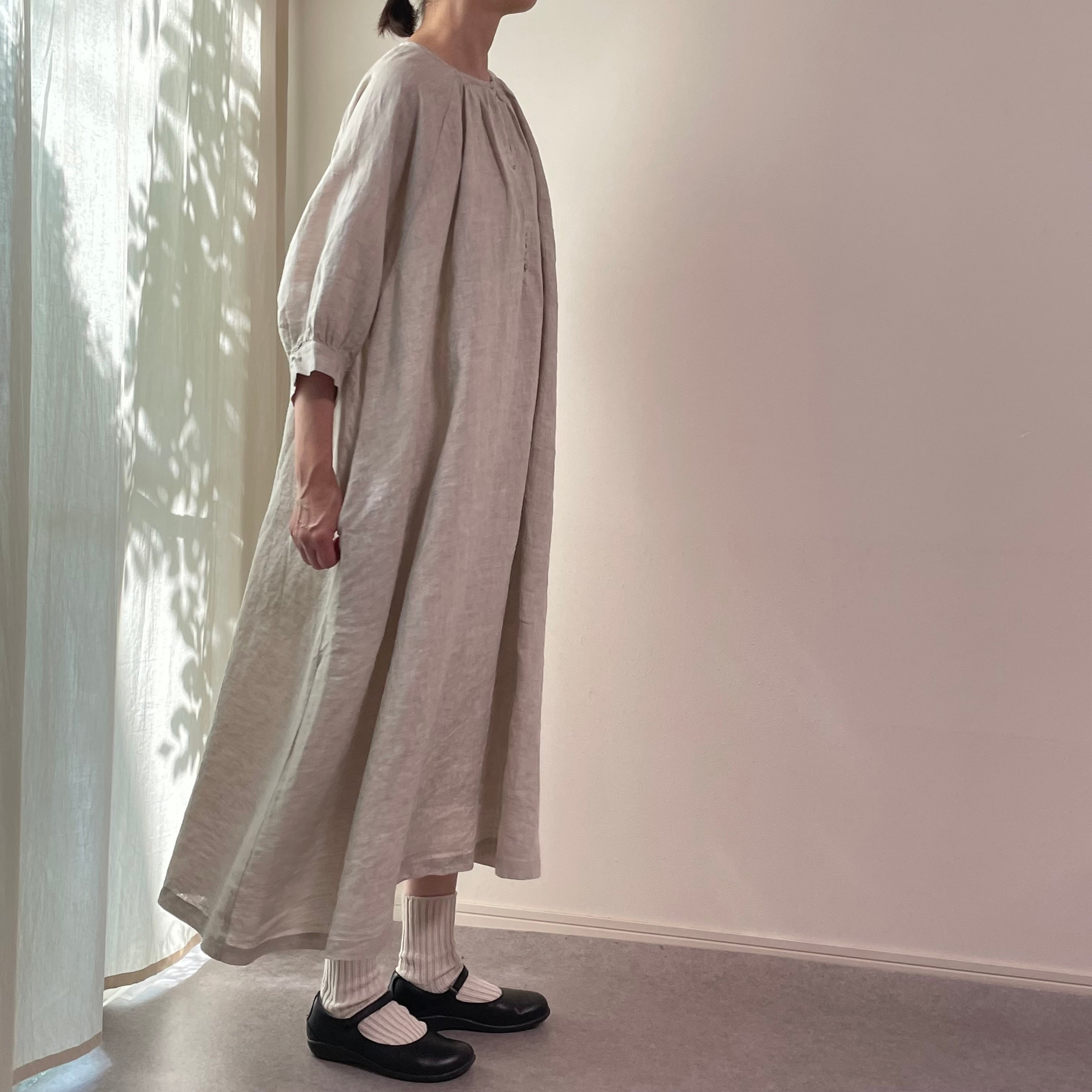 08mab 多ボタンギャザーロングワンピース CF-524HF984 | ナチュラル服