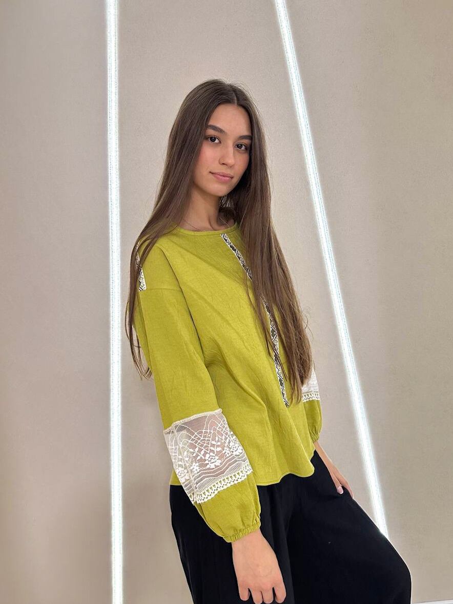 ペトリキウカ塗りのプレート（ヴァレンティナ・ホロべッツ）20cm