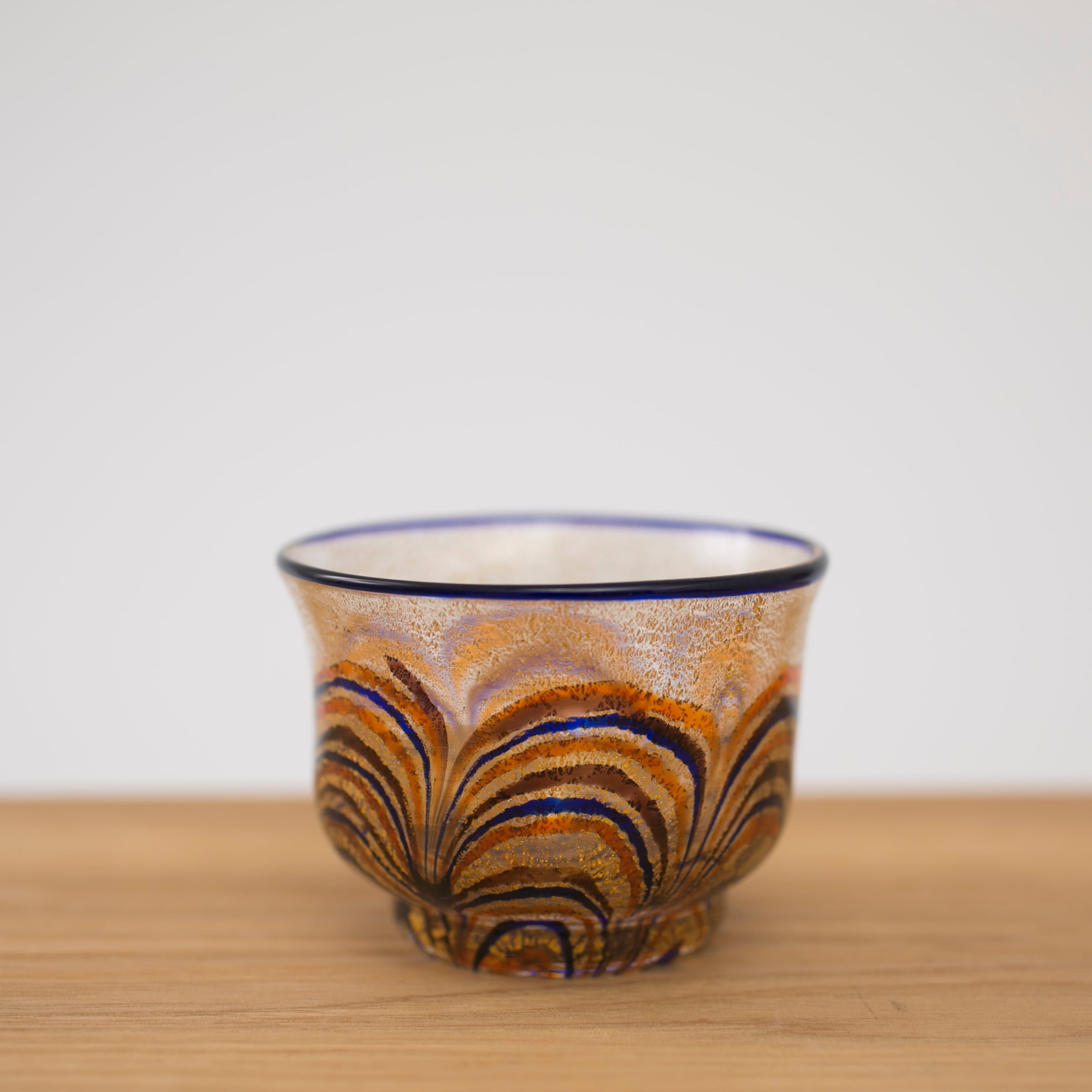 岩田久利 縁青 全体に金 青オレンジ模様 硝子 ガラス 盃 猪口 酒器