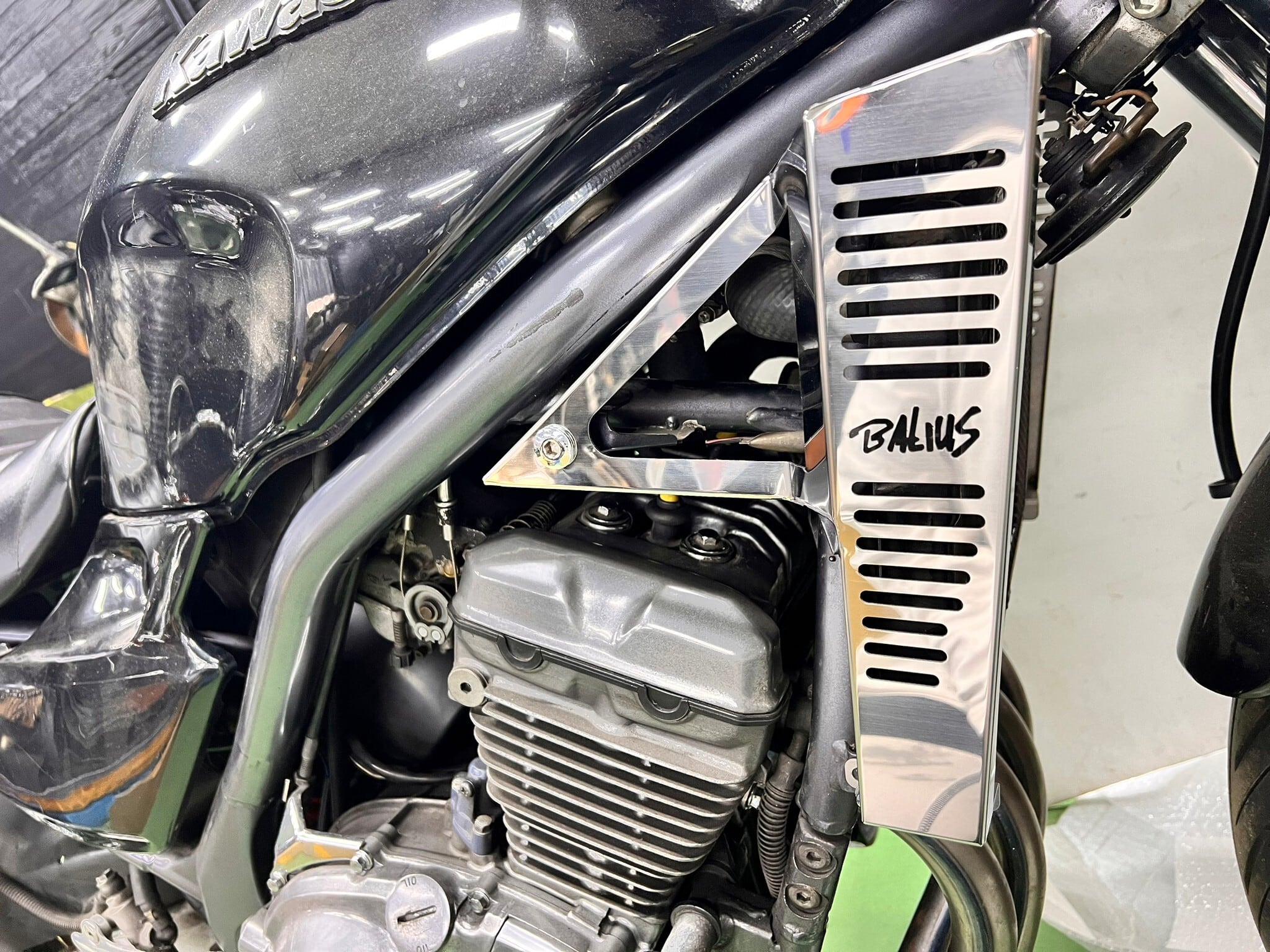 バリオス オリジナル ラジエーターカバー 鏡面 ステンレス エアダクト