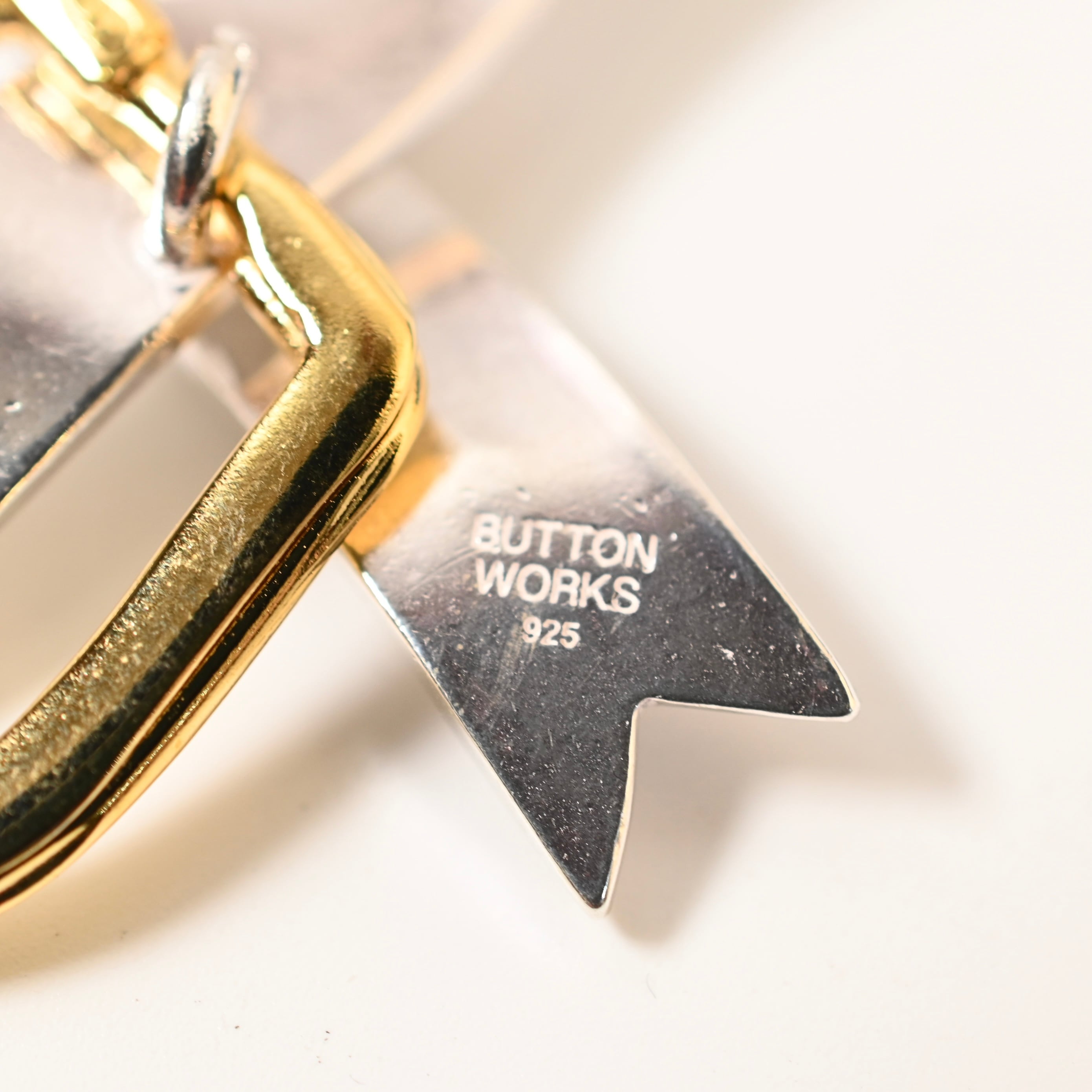 LARRY SMITH × button works リボンキーホルダー