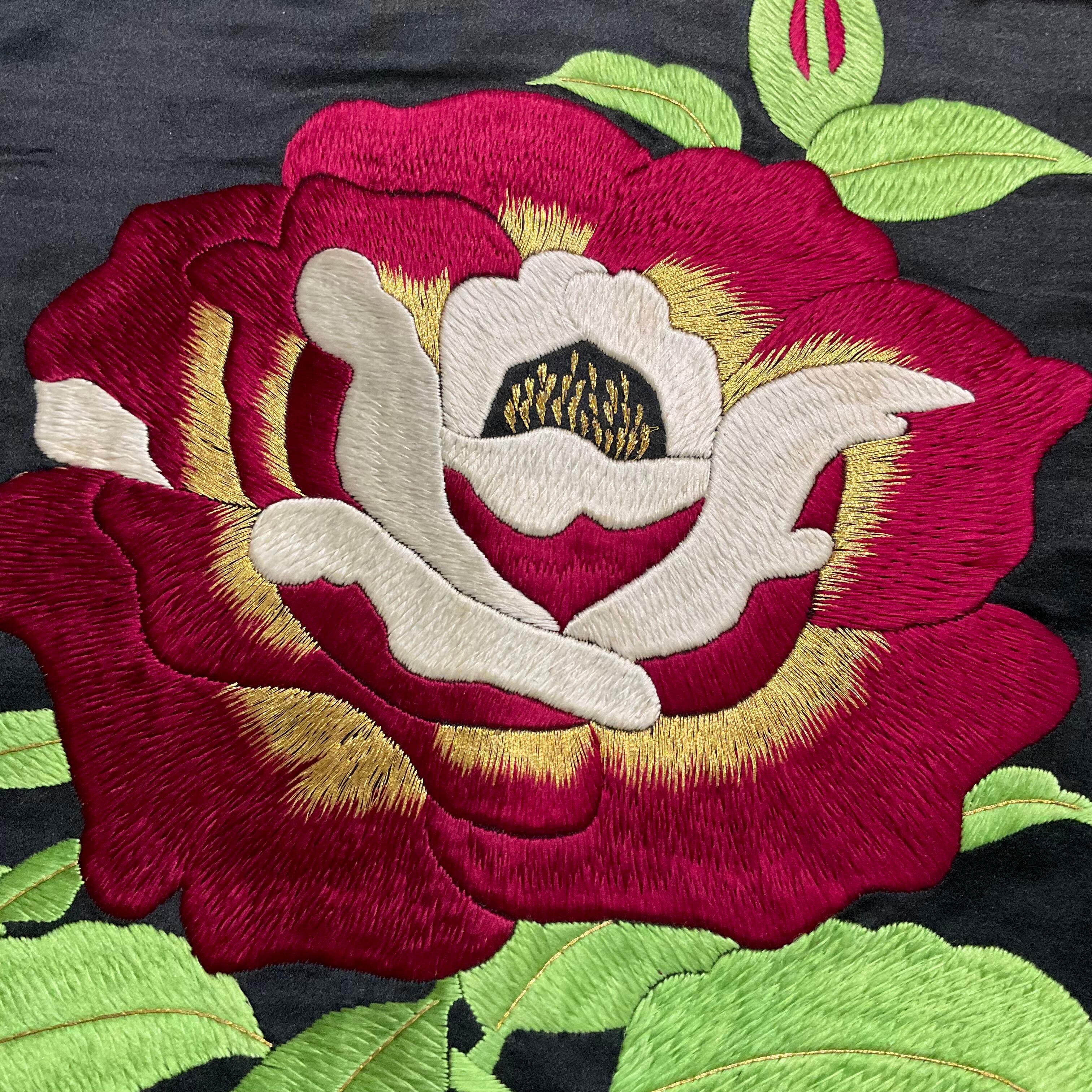 紅い薔薇＊刺繍 ローズ バラ 赤 ワインレッド 繻子 花 アンティーク