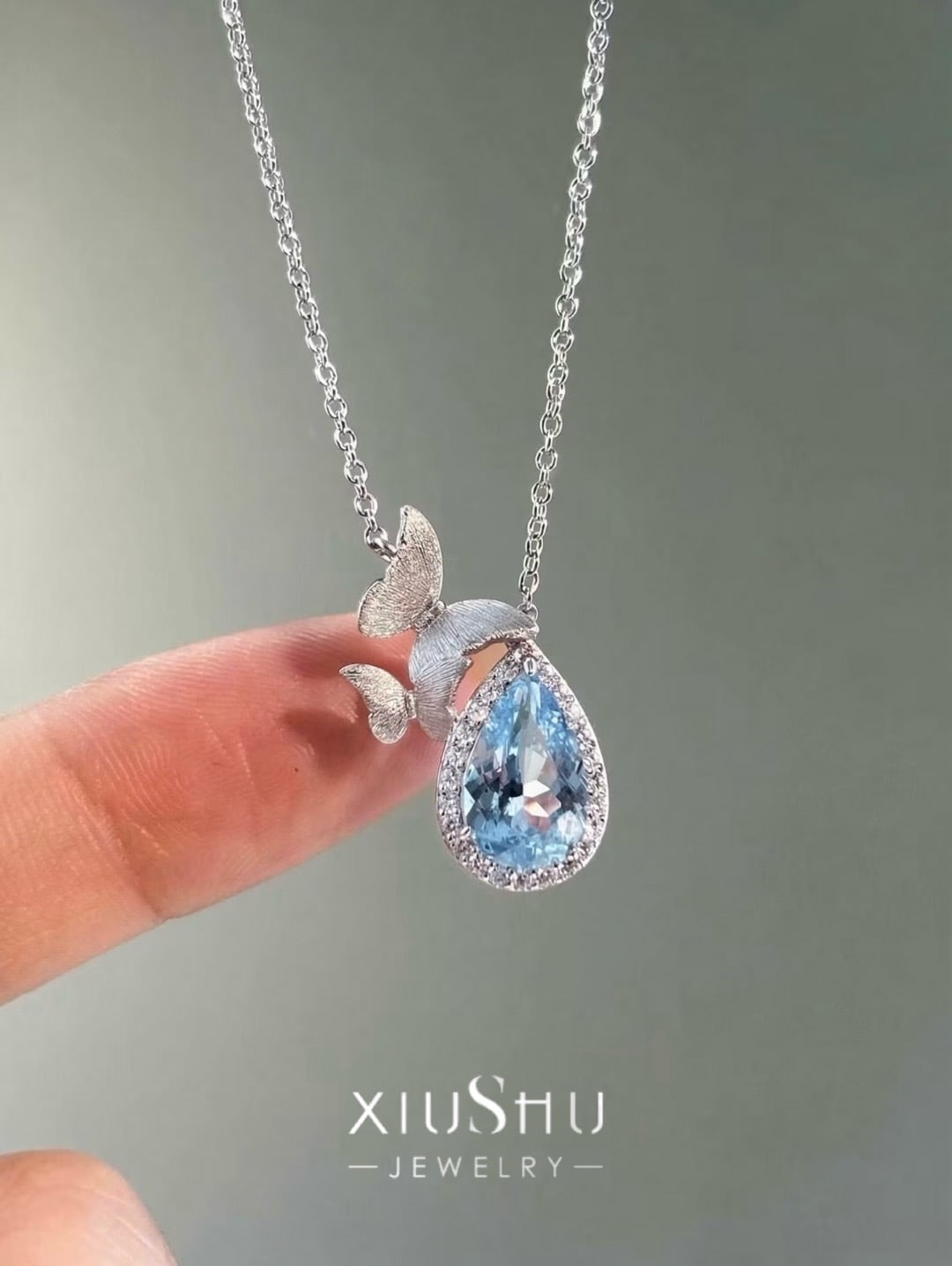 蝶が飛ぶ」人工アクアマリン 高炭素ダイヤモンド ホワイト キラキラ