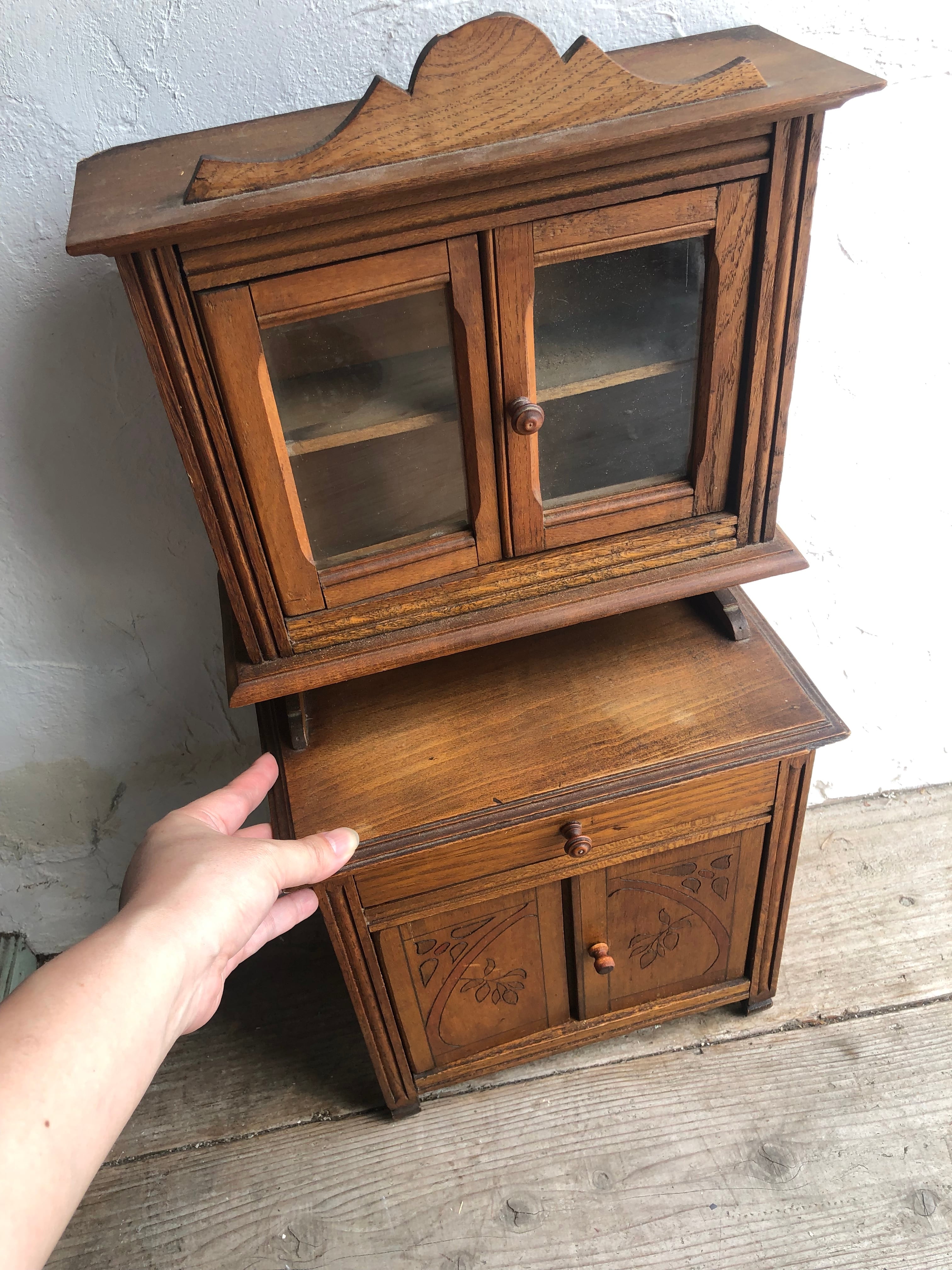 木製ブラウンミニキャビネット 食器棚 | Brocante de La Cocotte