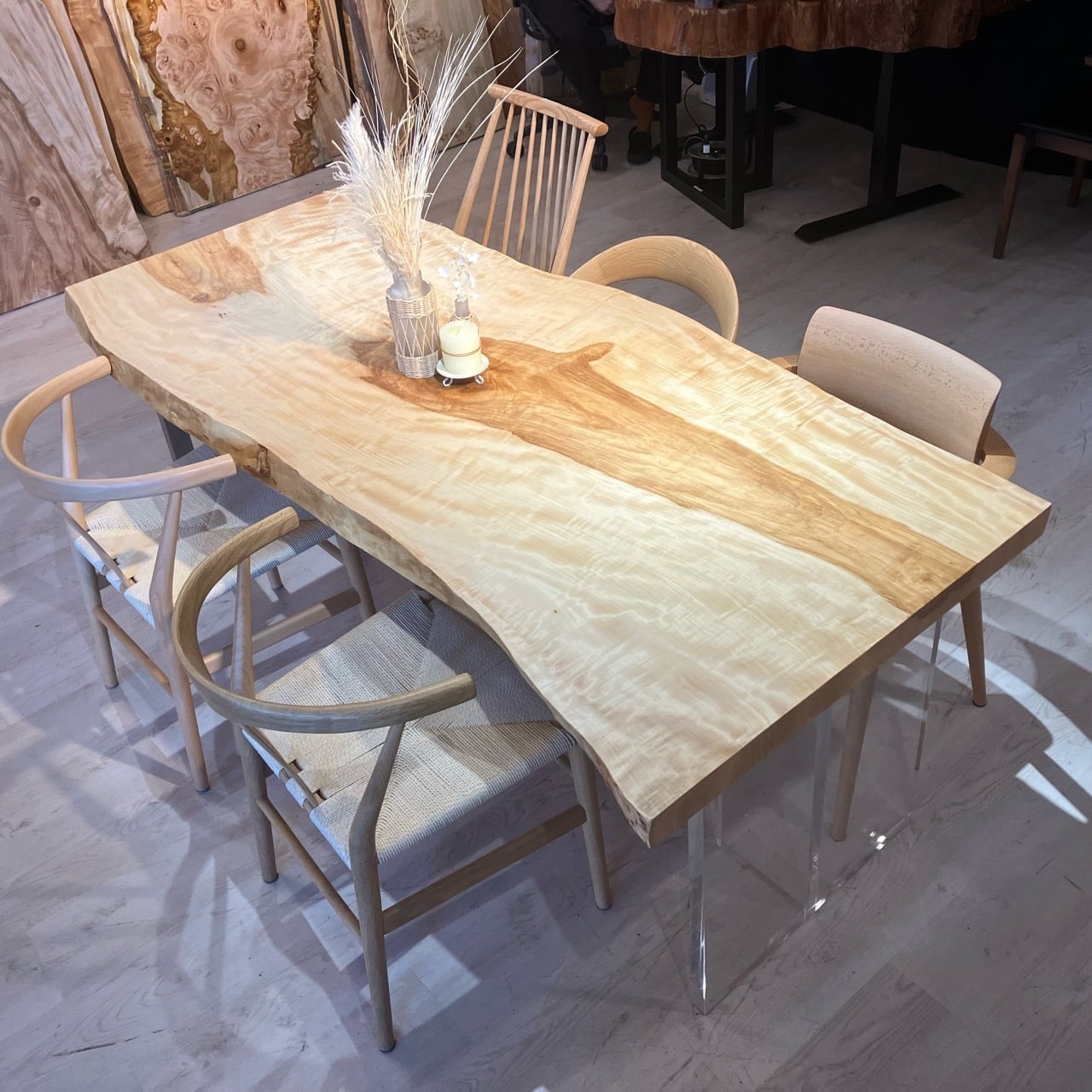 栃（トチ） ダイニングテーブル | 千年家具 - 一枚板 テーブル専門店