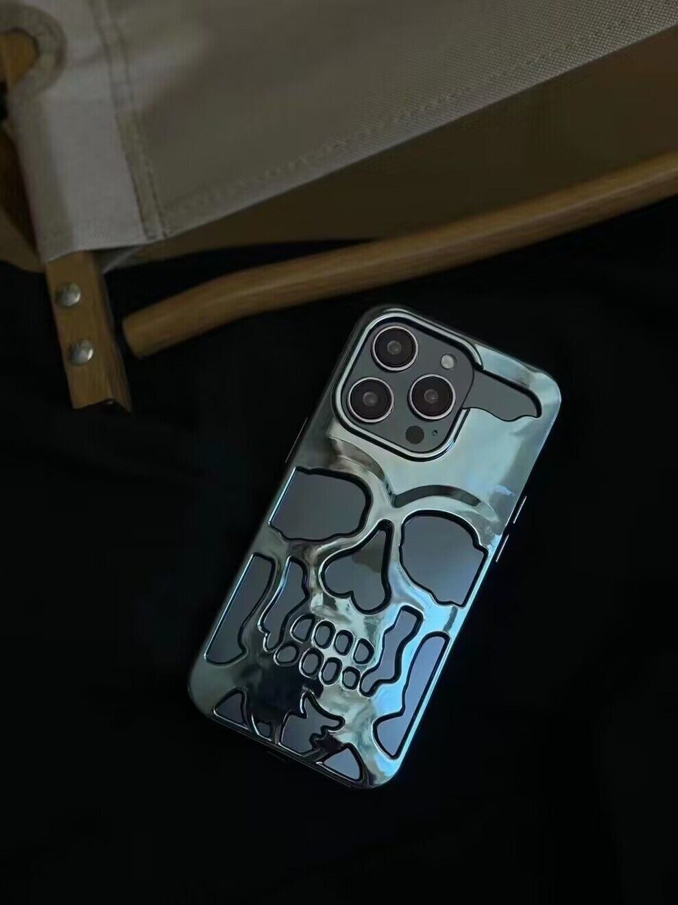 iPhone14 Pro Max 13 12ケース ドクロ 光沢 ヘヴィメタル風 個性